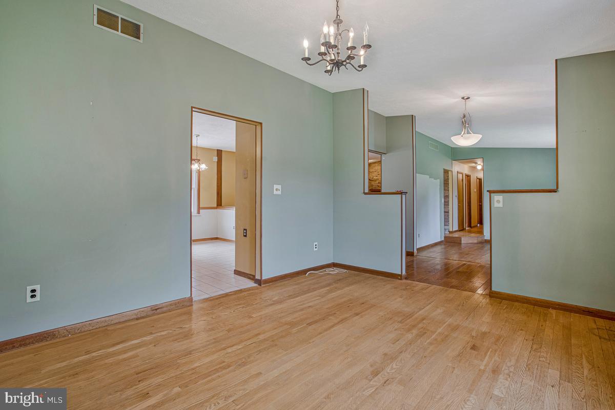 PADONIA CROSSING - Residential
