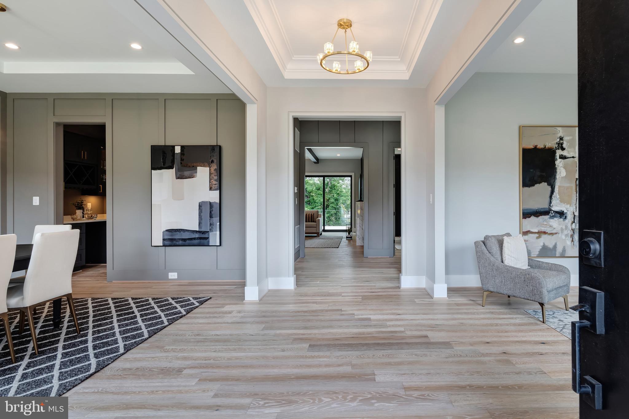 MCLEAN MANOR - Residential