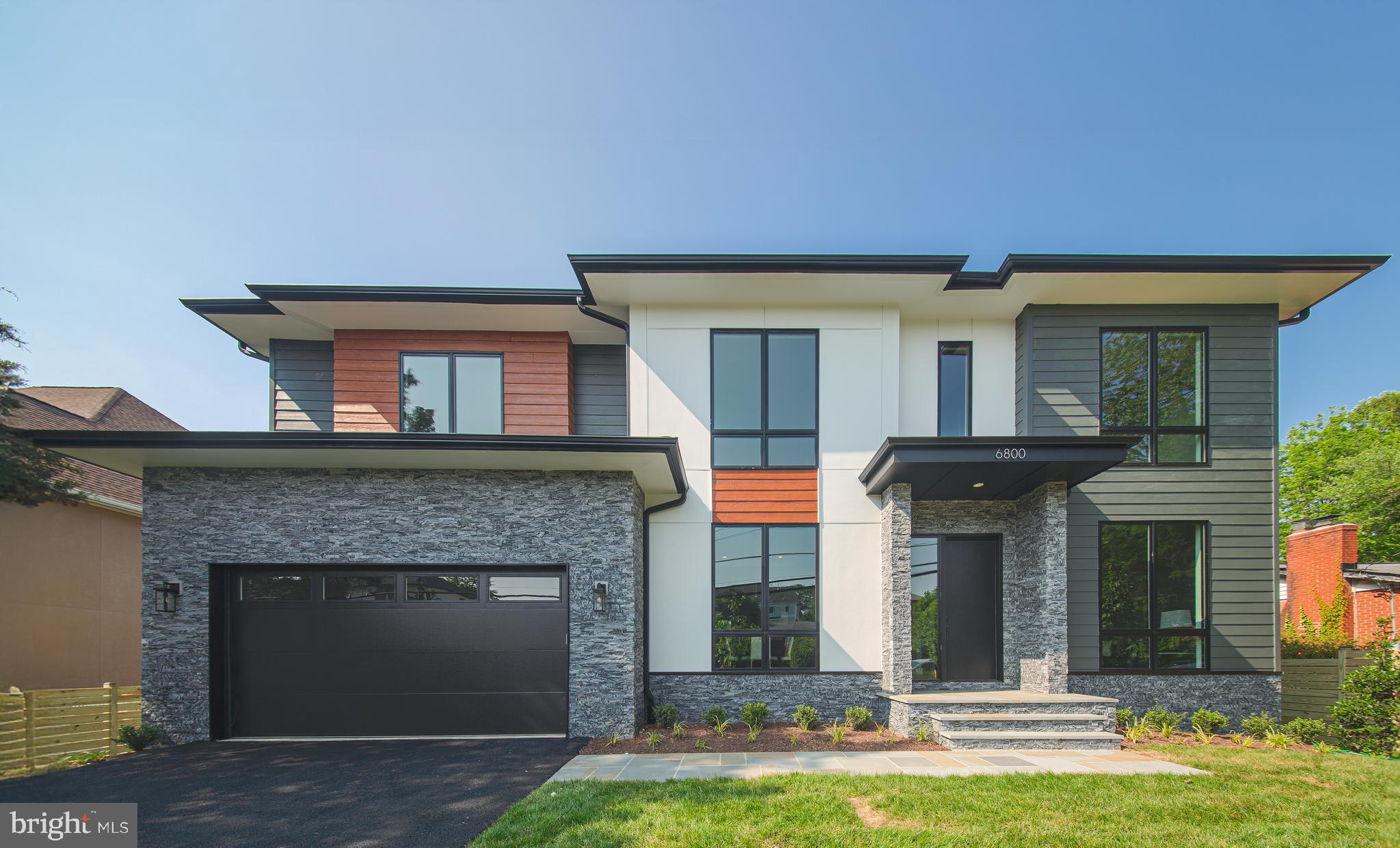 MCLEAN MANOR - Residential