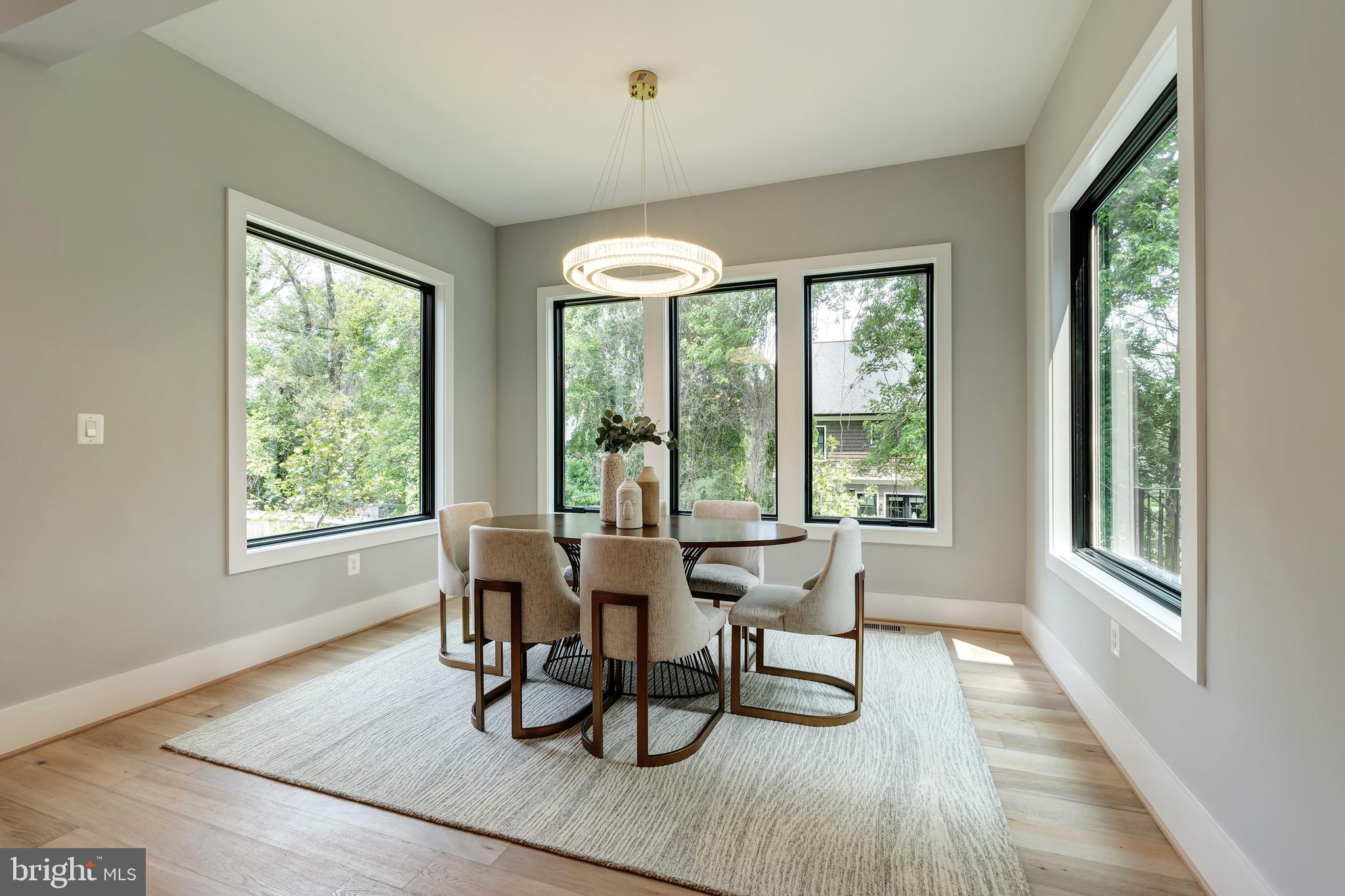 MCLEAN MANOR - Residential