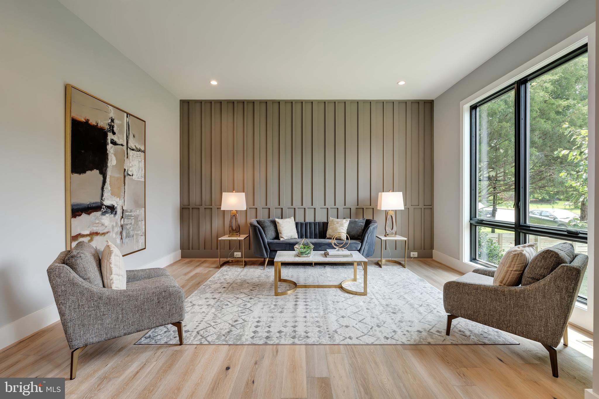 MCLEAN MANOR - Residential