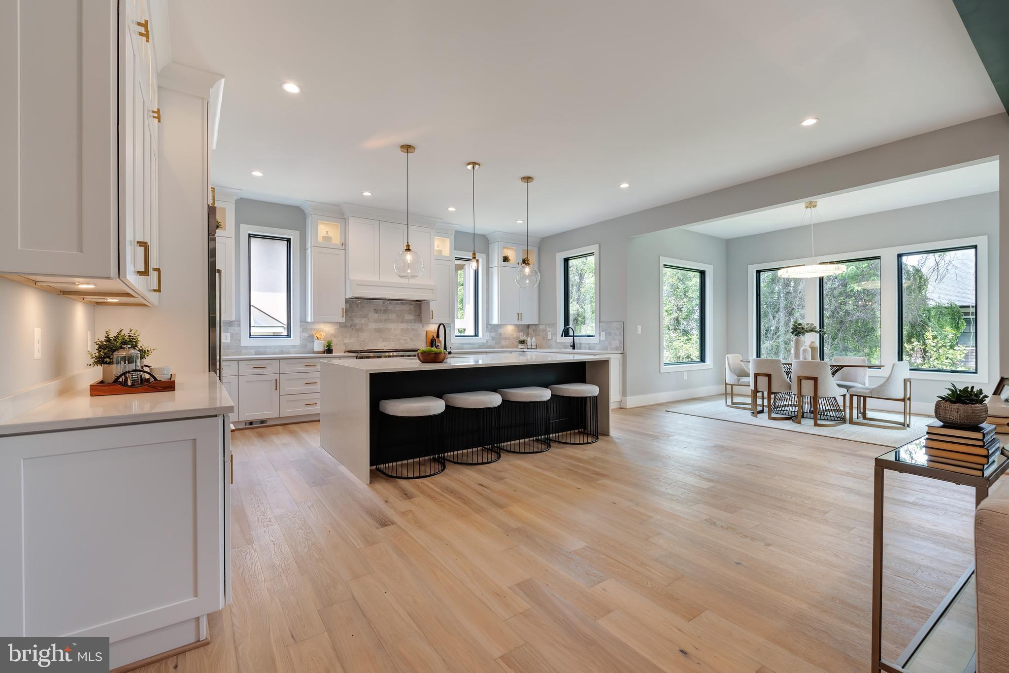 MCLEAN MANOR - Residential