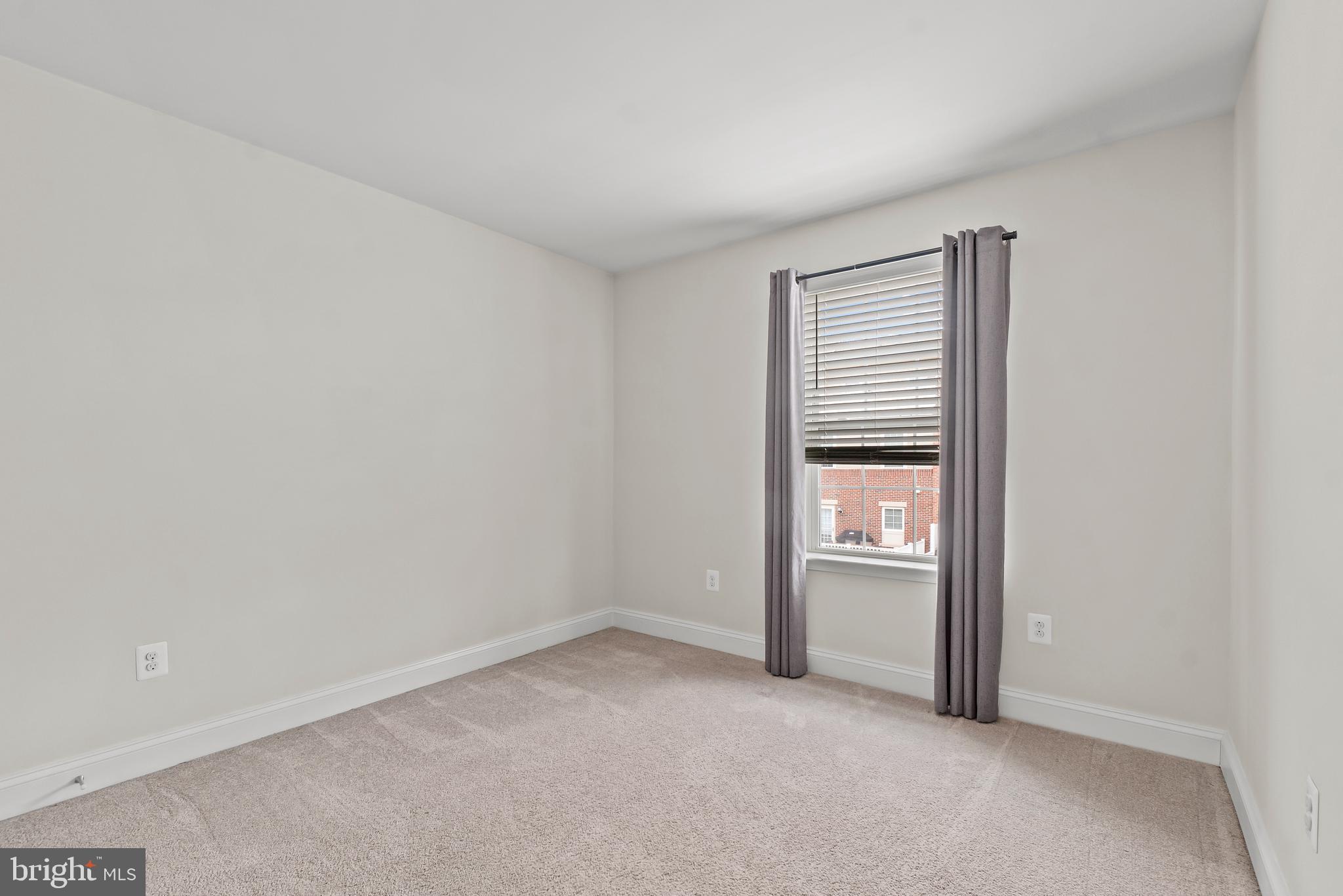STRAWBRIDGE COMMONS - Residential