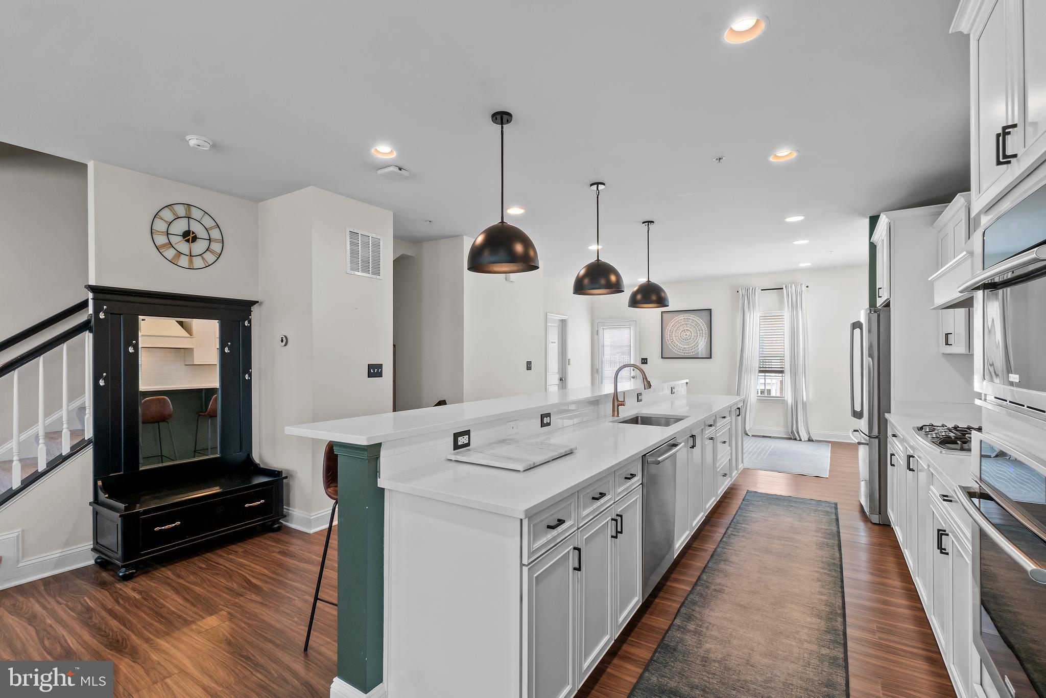 STRAWBRIDGE COMMONS - Residential
