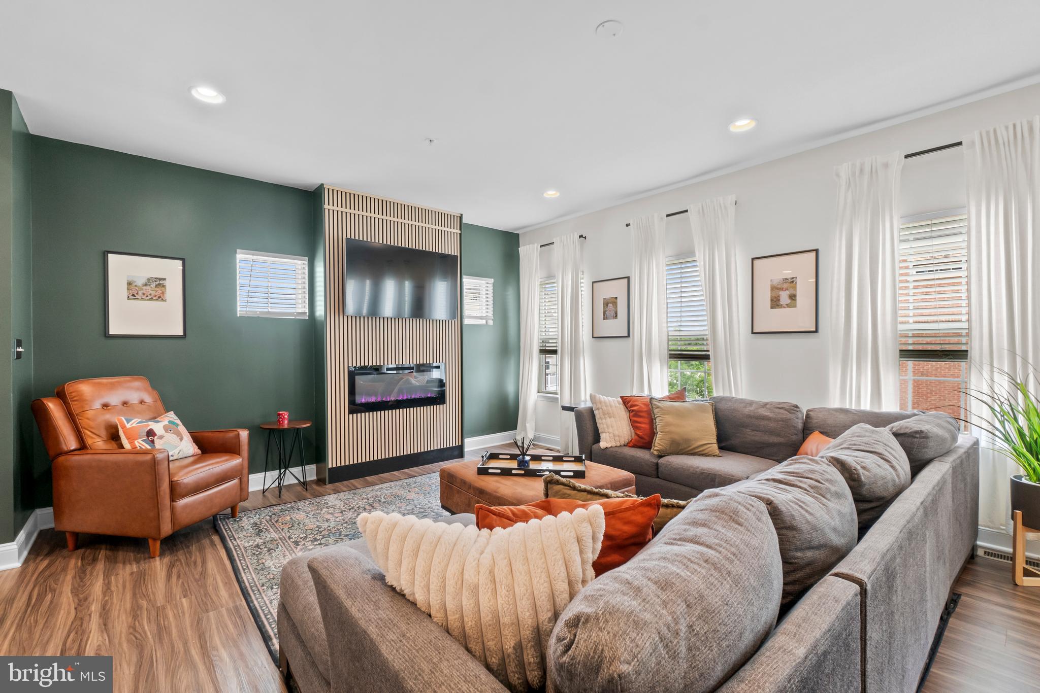 STRAWBRIDGE COMMONS - Residential