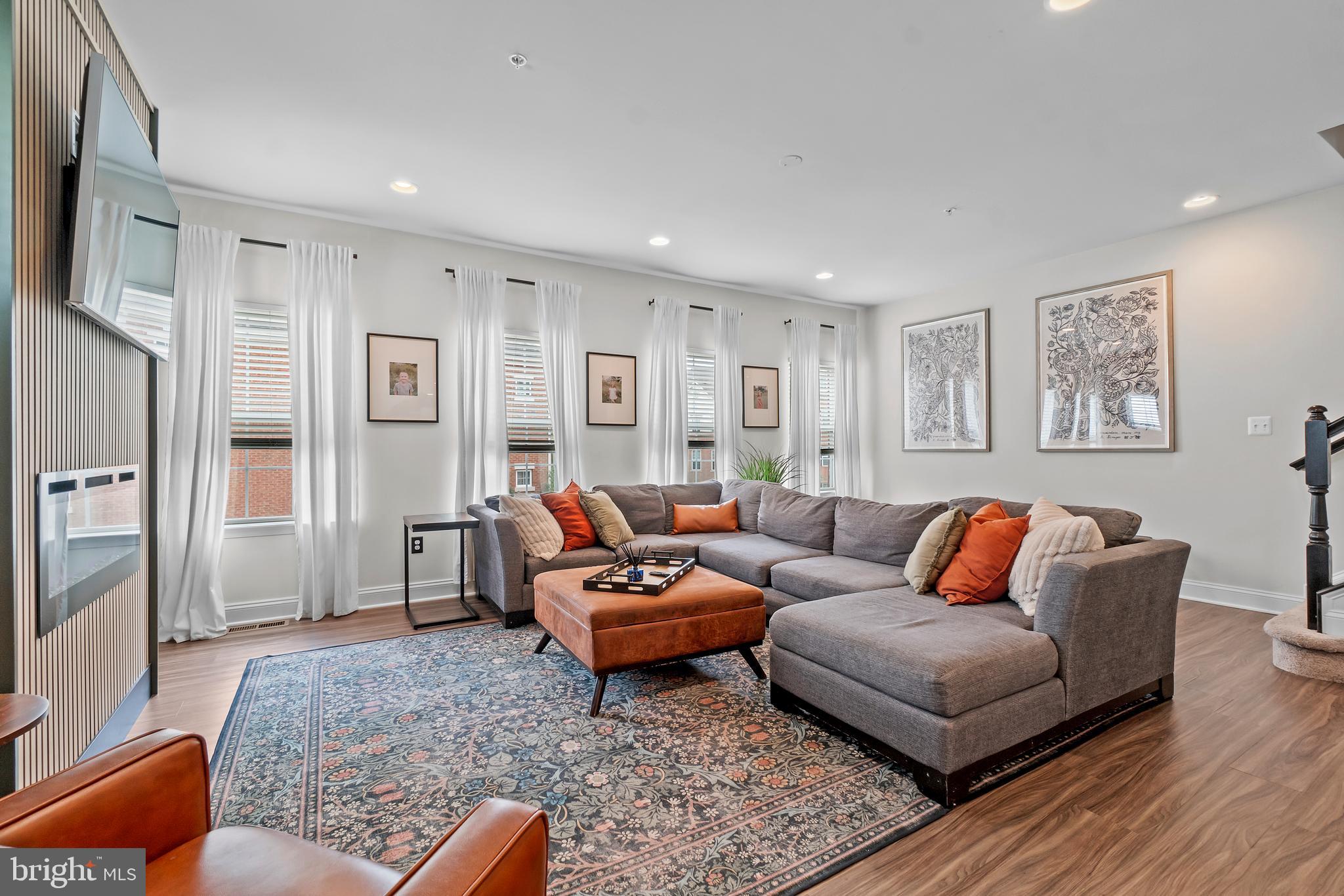 STRAWBRIDGE COMMONS - Residential