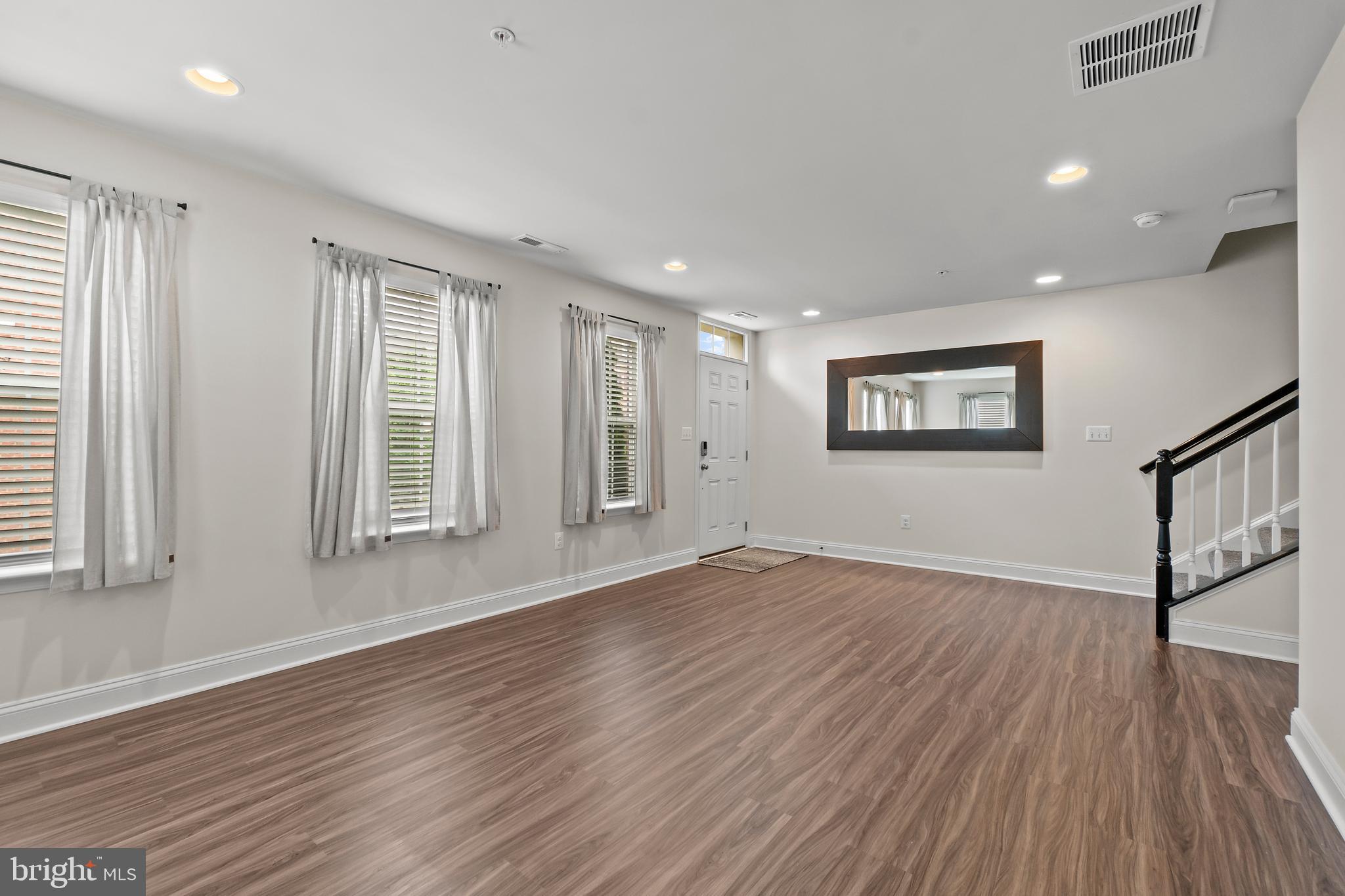STRAWBRIDGE COMMONS - Residential
