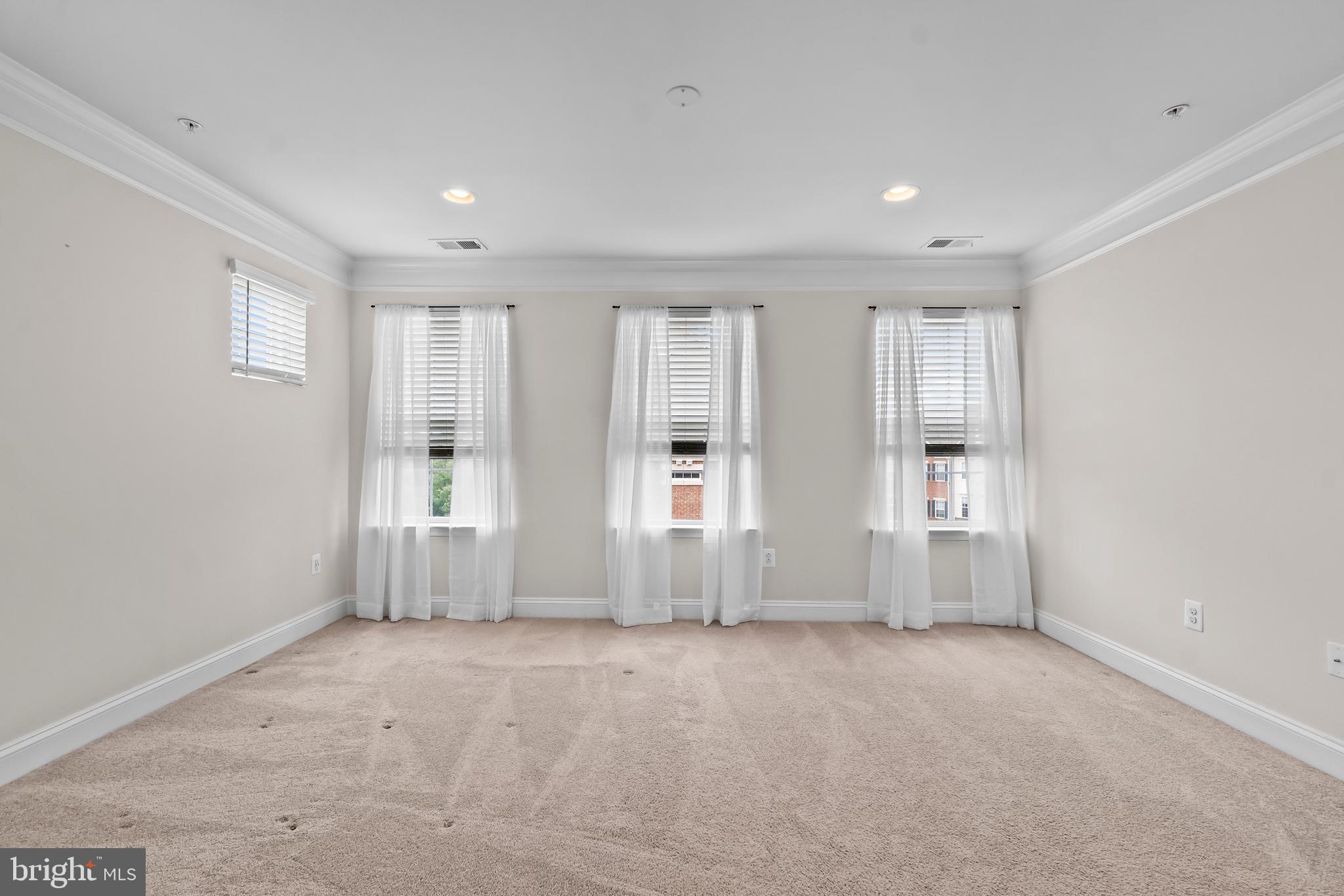 STRAWBRIDGE COMMONS - Residential