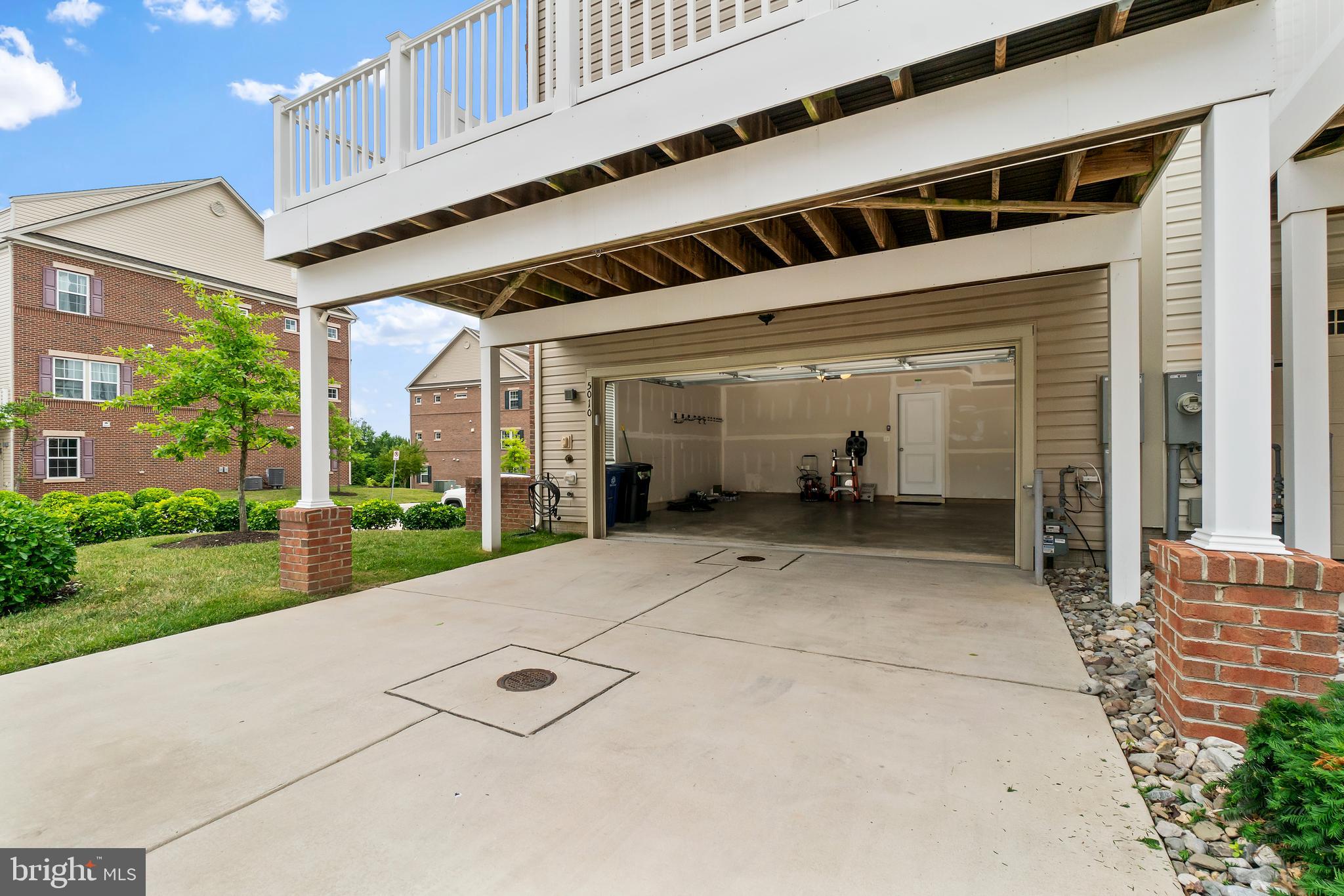 STRAWBRIDGE COMMONS - Residential