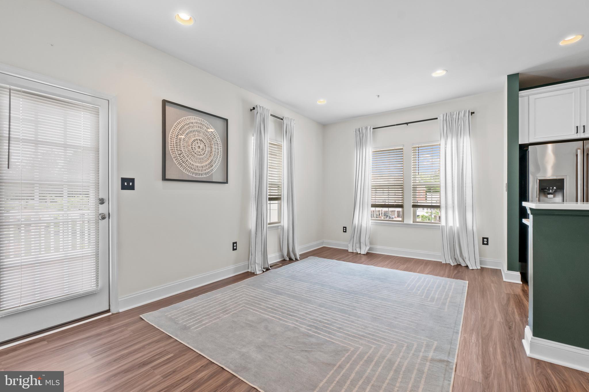 STRAWBRIDGE COMMONS - Residential