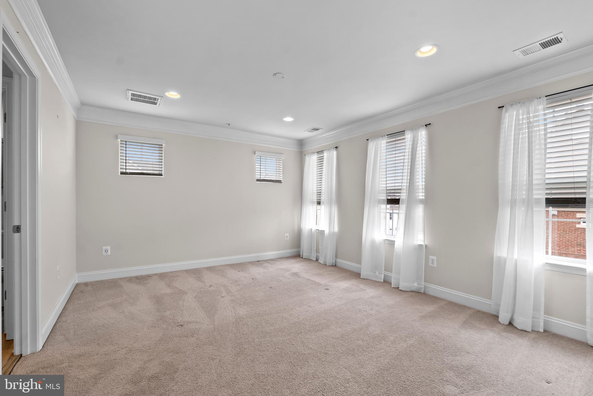STRAWBRIDGE COMMONS - Residential
