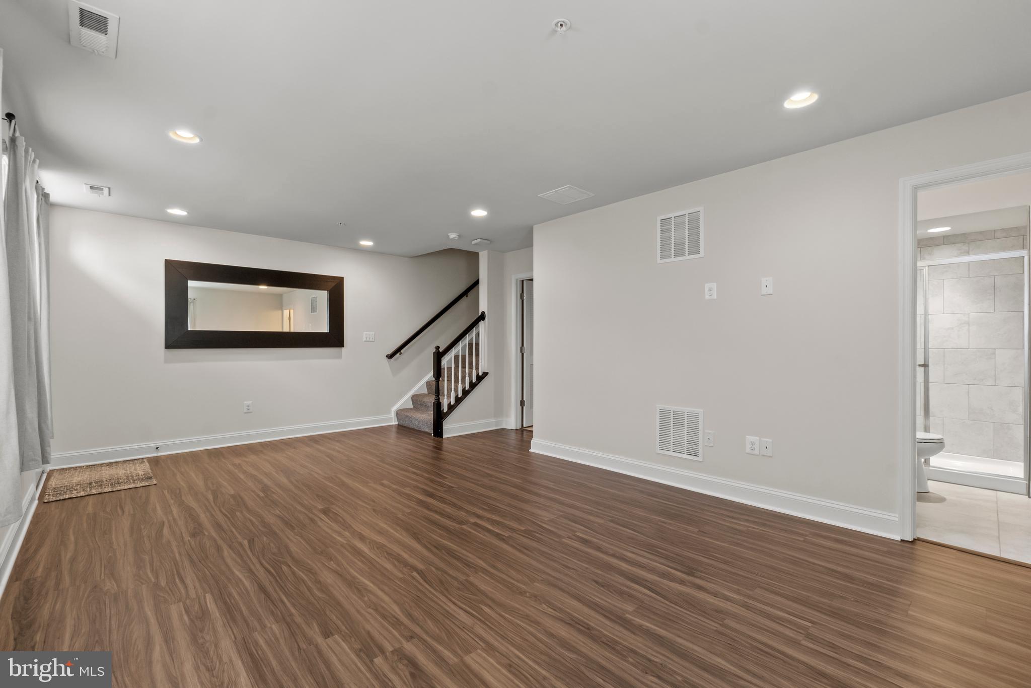 STRAWBRIDGE COMMONS - Residential