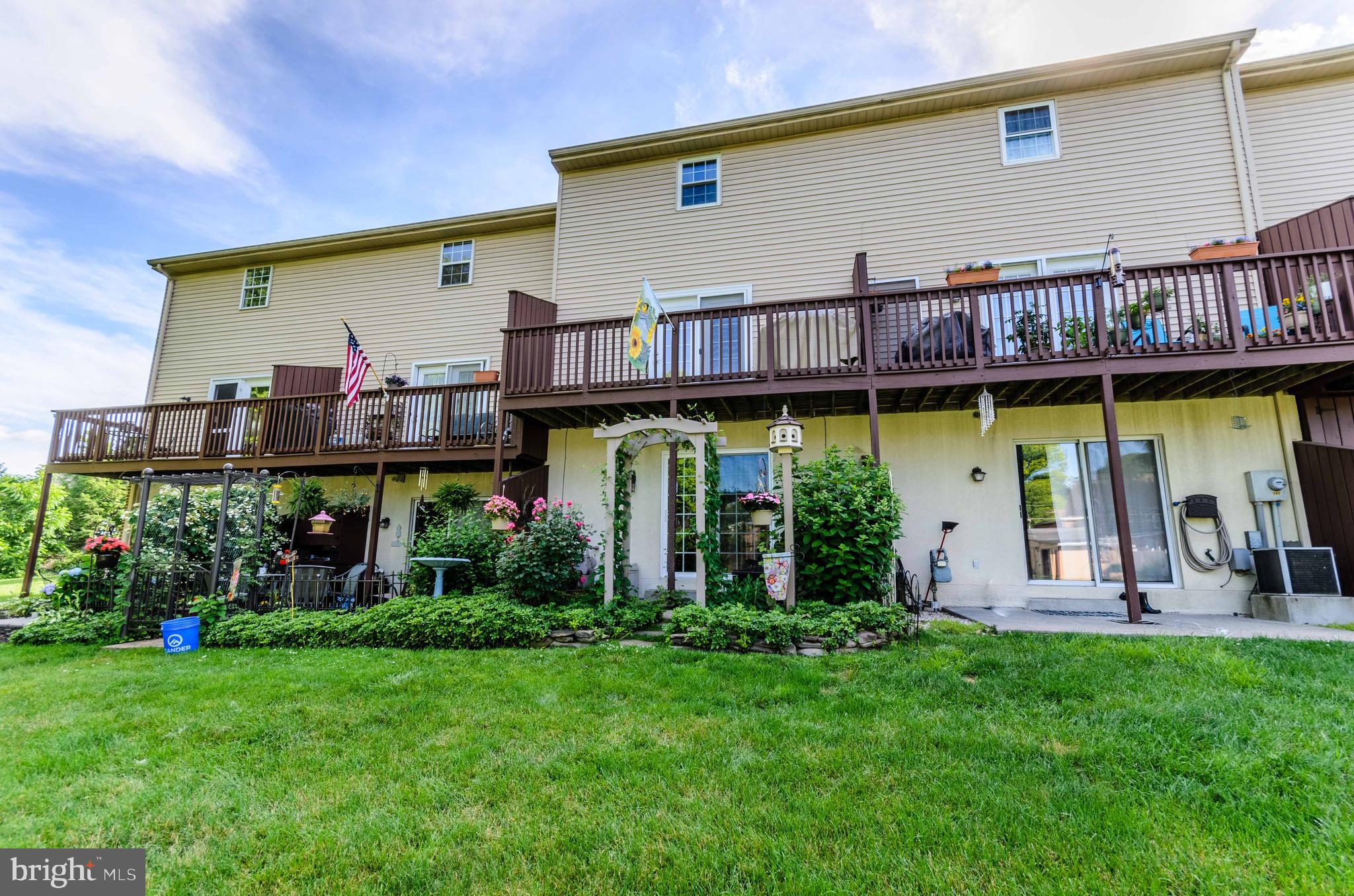 WESTLYN CONDOS - Residential