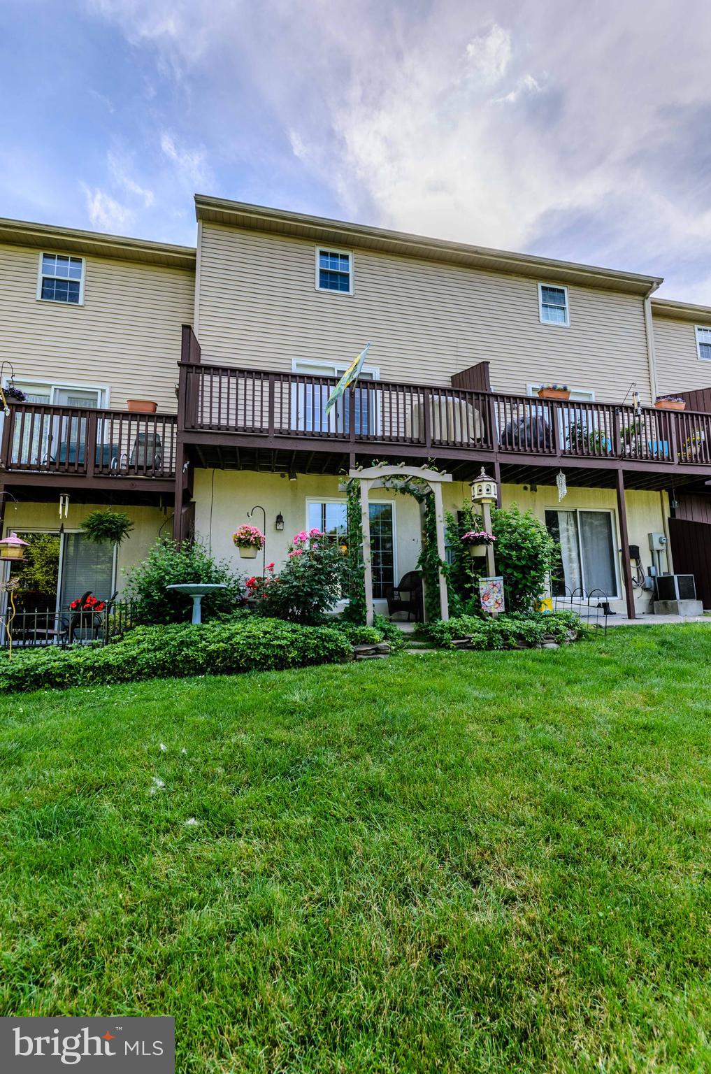 WESTLYN CONDOS - Residential