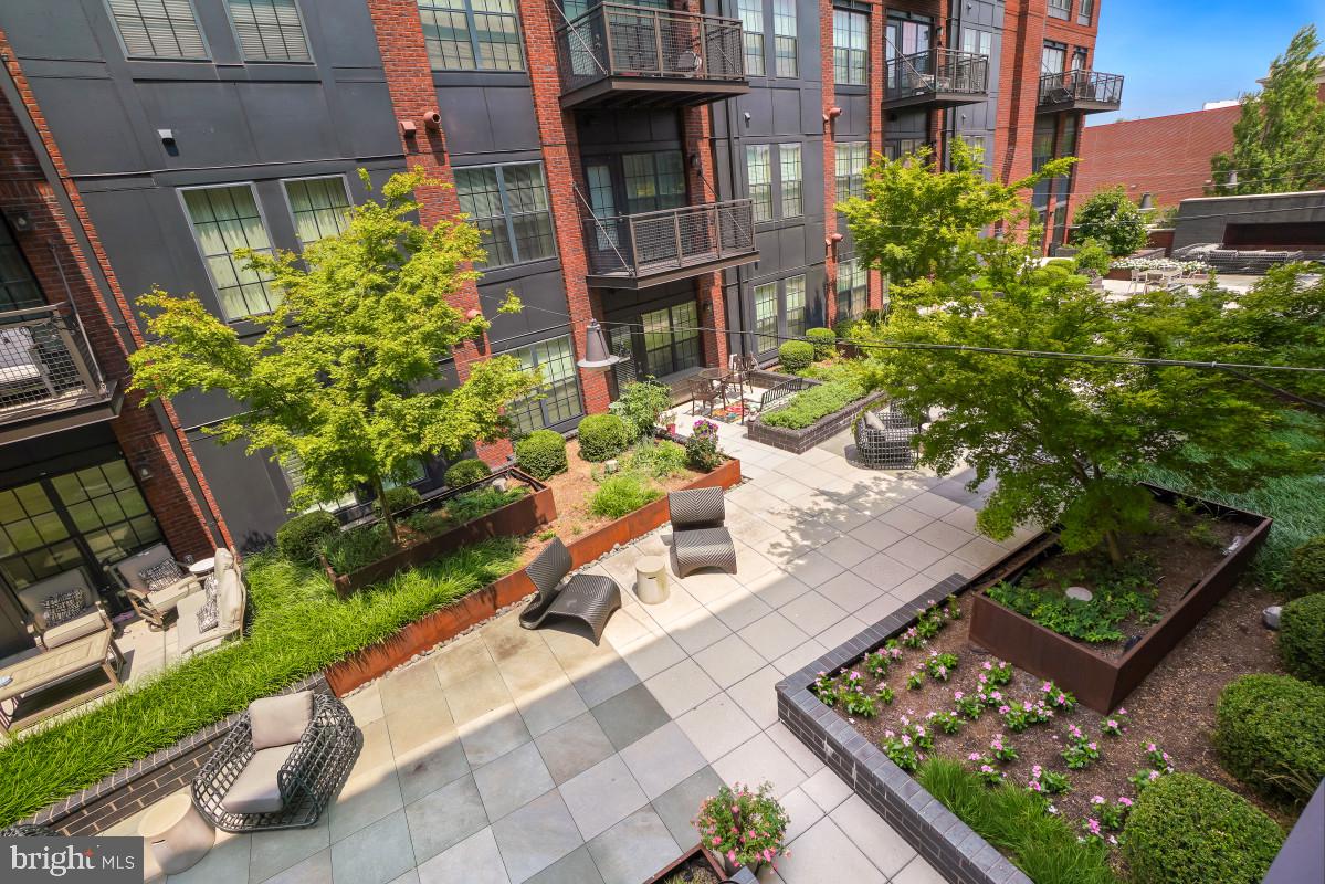CROWN FARM - Residential