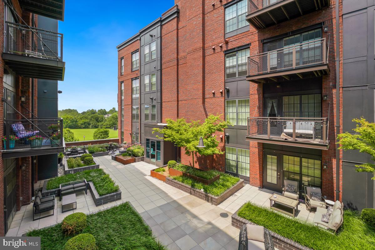 CROWN FARM - Residential
