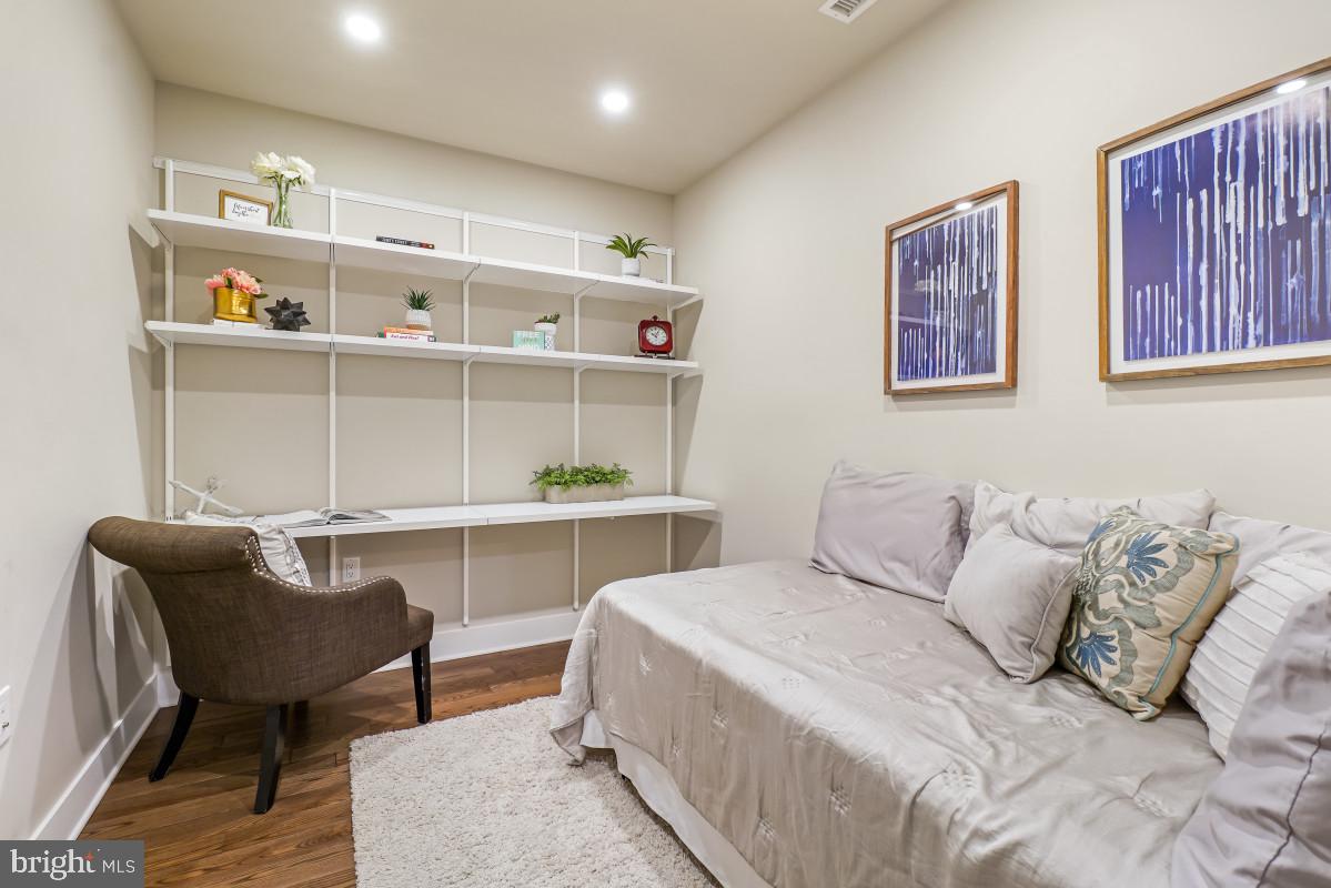 CROWN FARM - Residential
