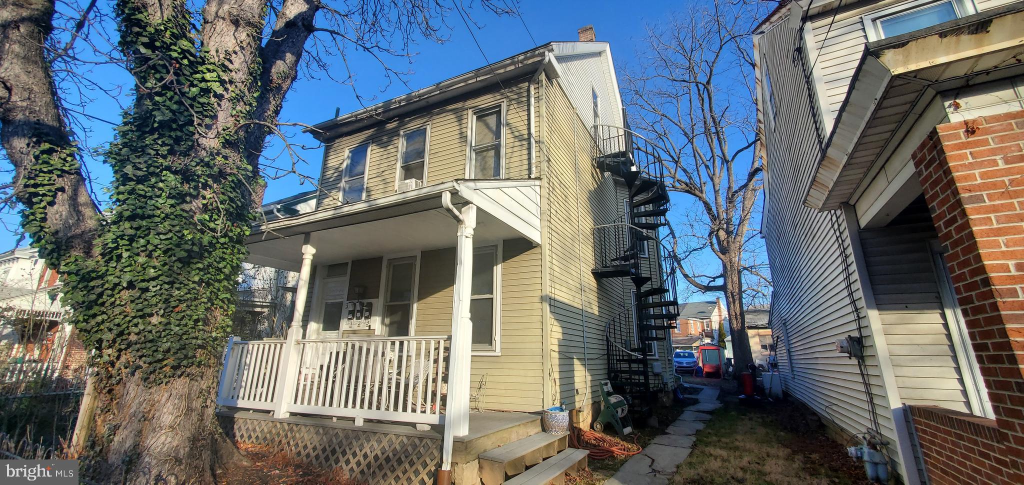3 Unit Investment property, increased income credential. 2 1-bedroom apartments and 1 efficiency. Income: 1st floor - $600, 2nd floor - $585, 3rd floor $480.  Expenses: Taxes $4617, Water/Sewer/Trash $3507, Electric $1622, Insurance $1539