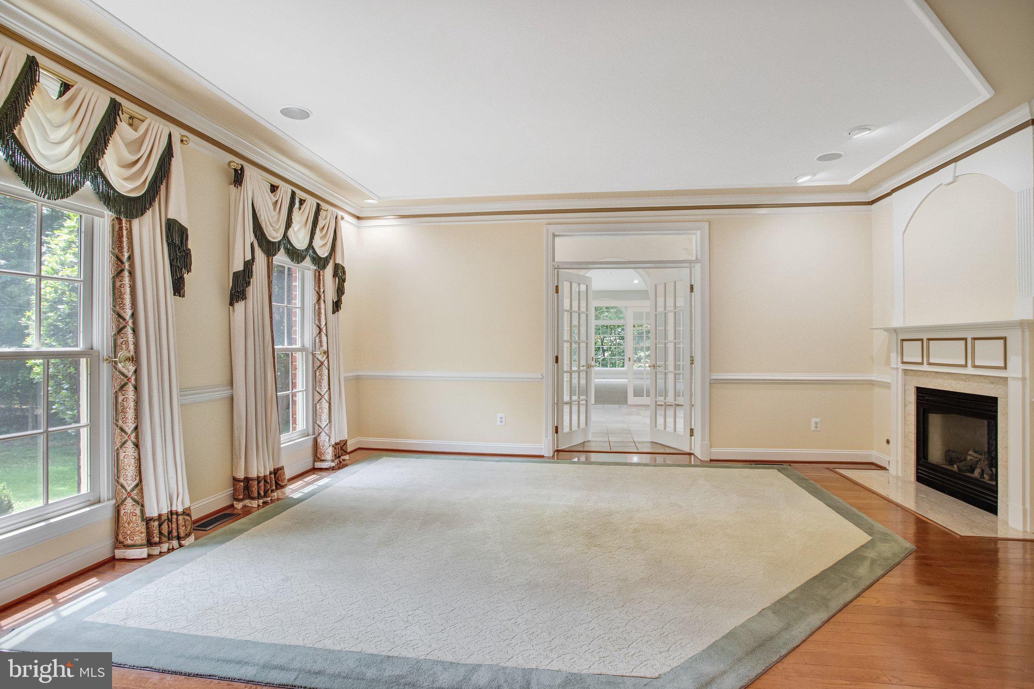ESTATES AT ROSELAND - Residential