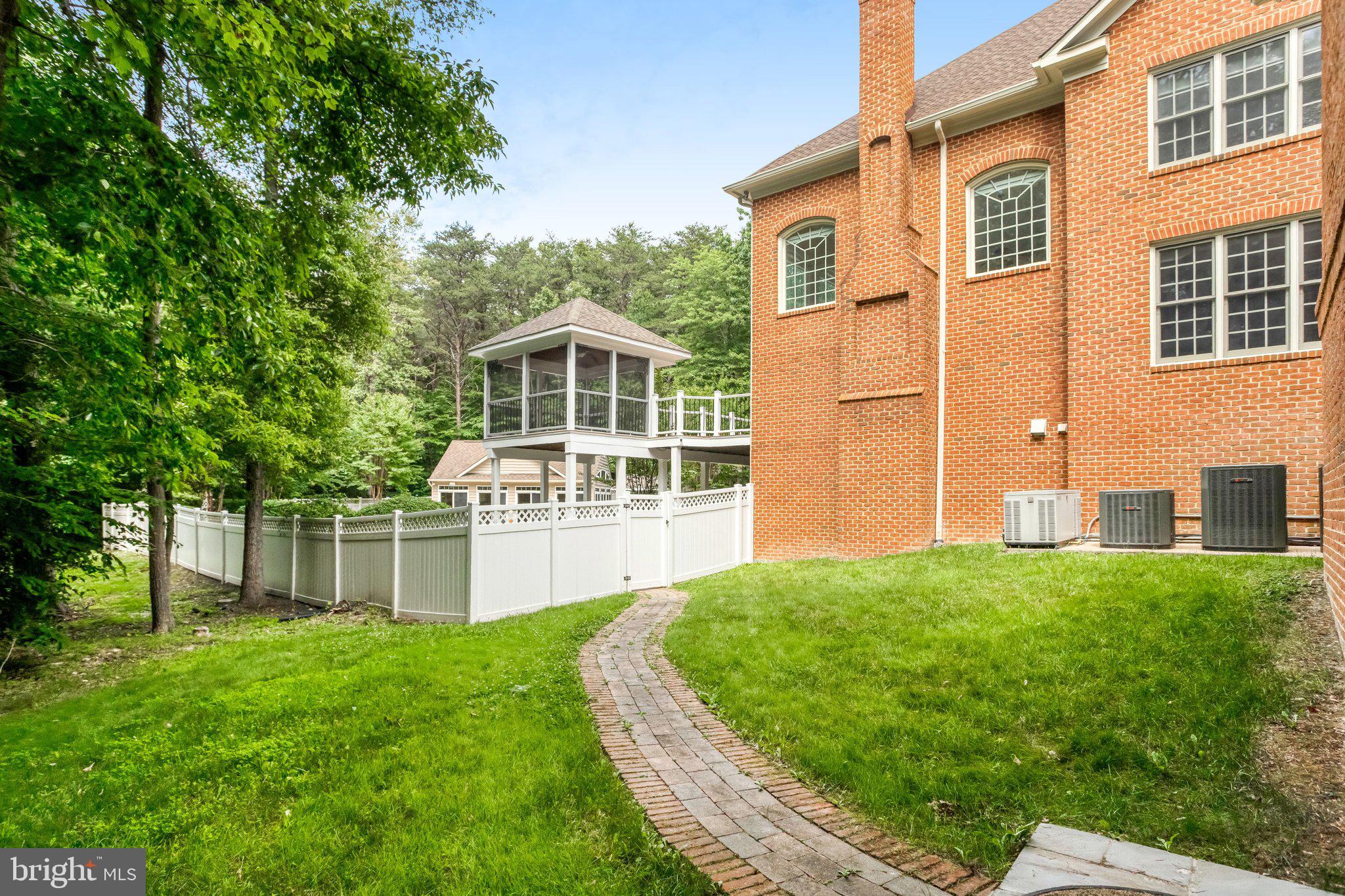 ESTATES AT ROSELAND - Residential