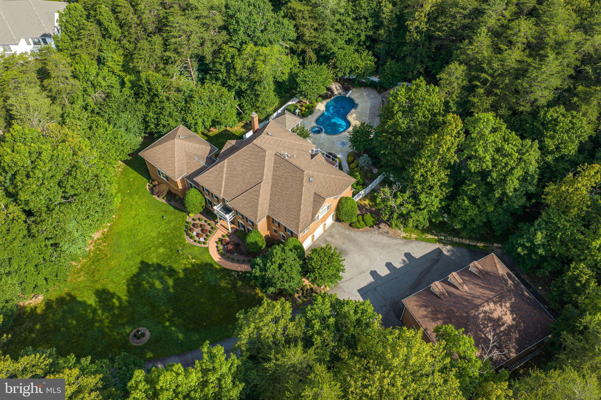 ESTATES AT ROSELAND - Residential