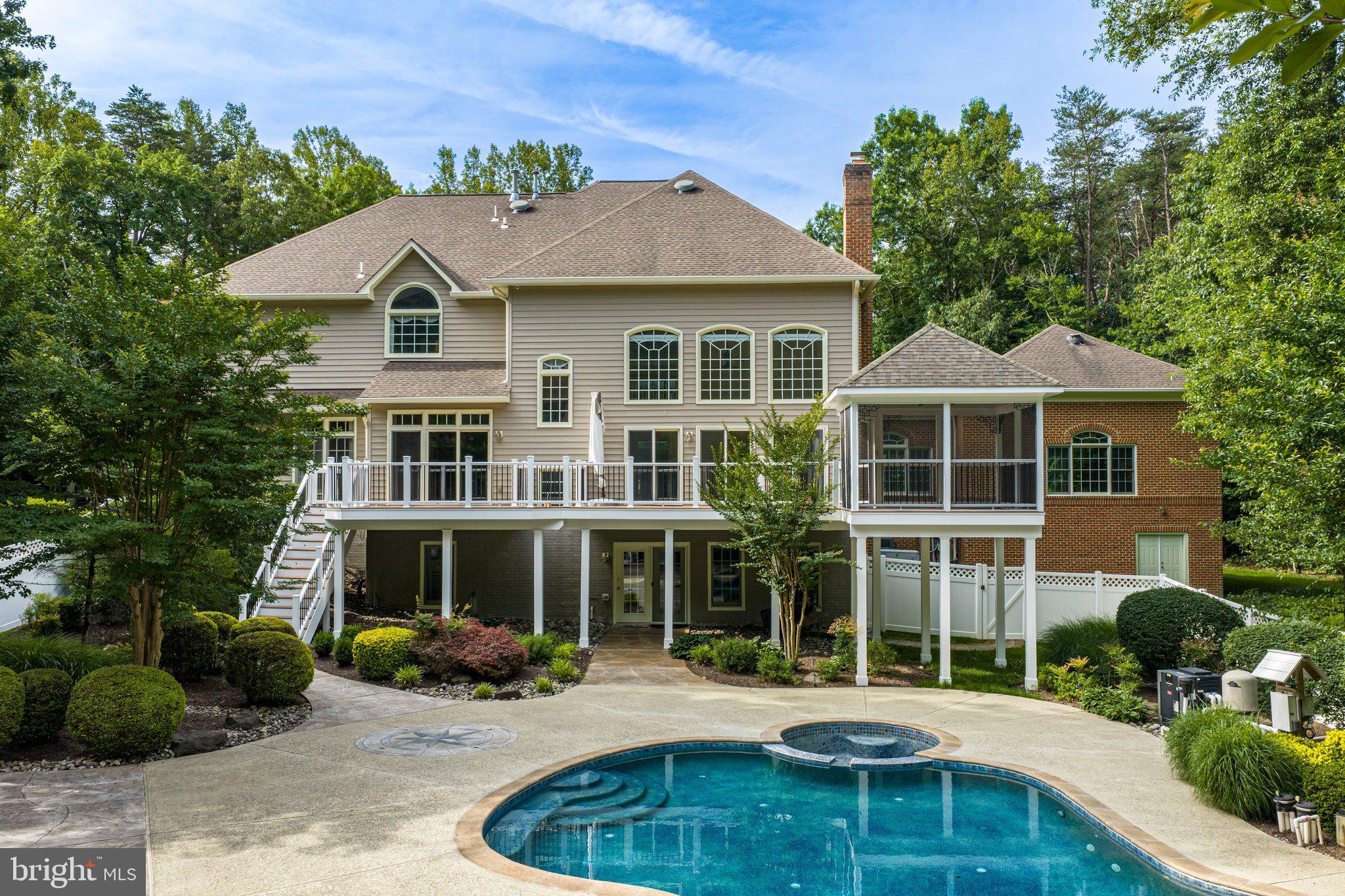 ESTATES AT ROSELAND - Residential