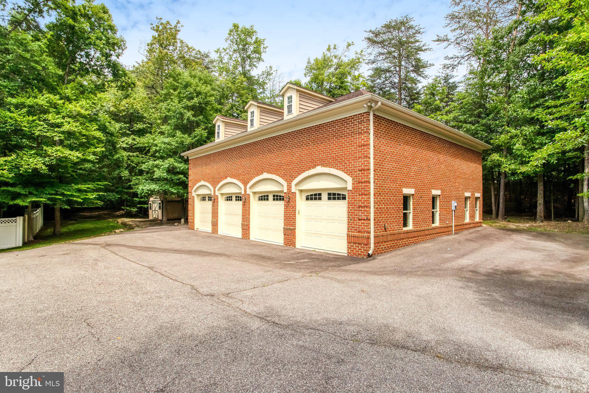 ESTATES AT ROSELAND - Residential