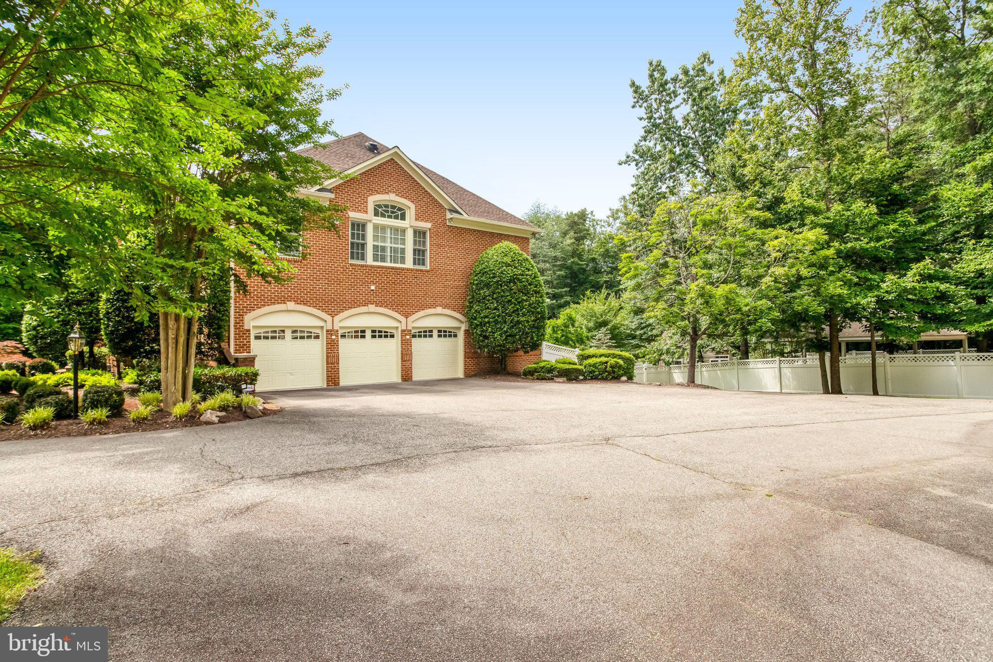 ESTATES AT ROSELAND - Residential