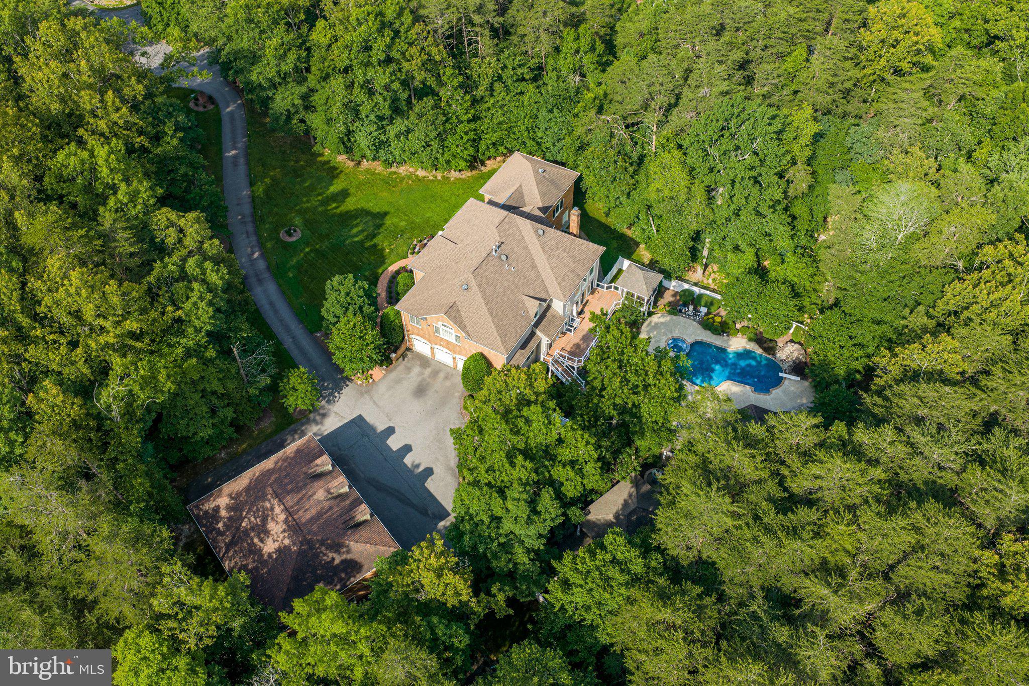 ESTATES AT ROSELAND - Residential