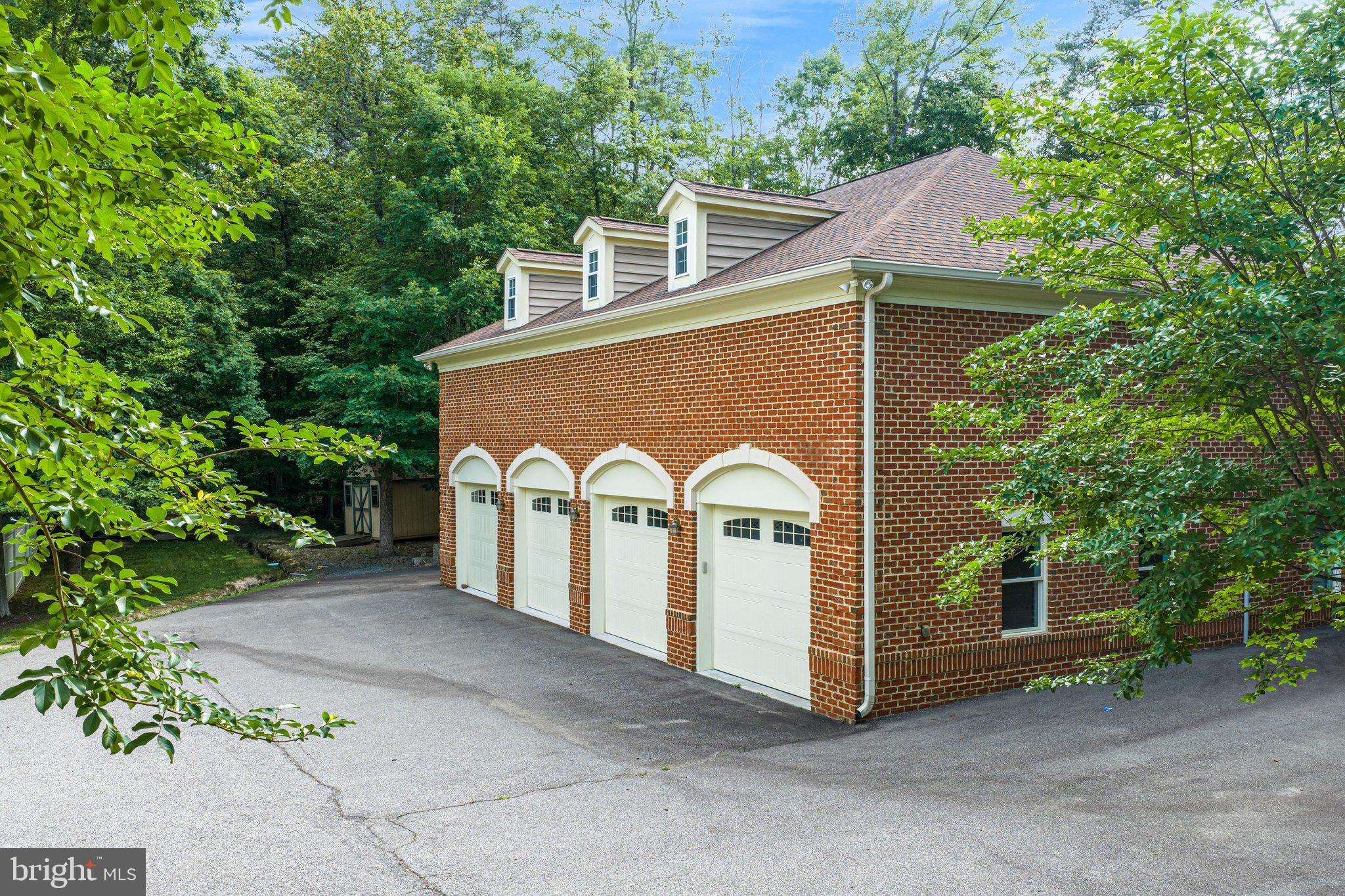 ESTATES AT ROSELAND - Residential