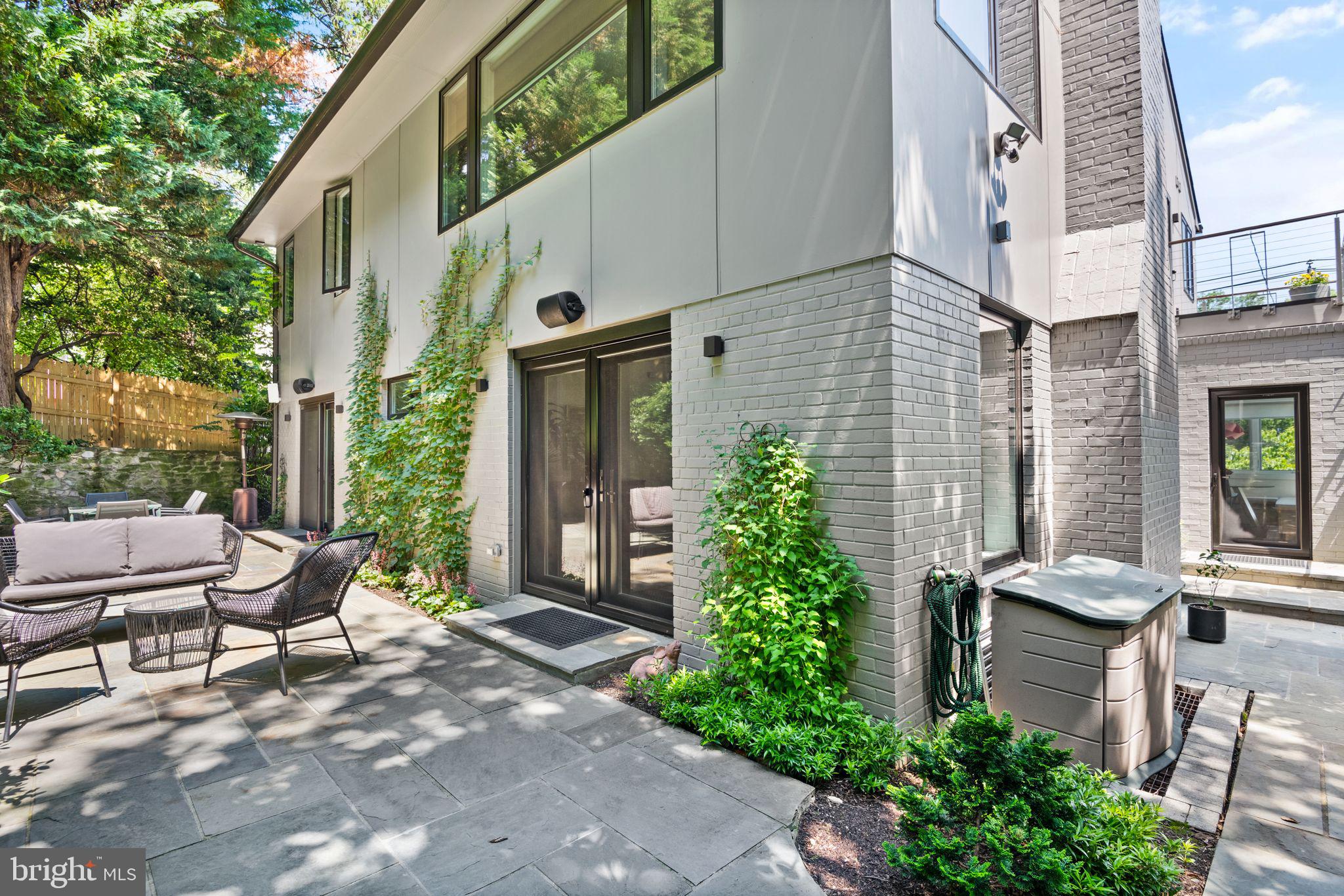 WOODLEY PARK - Residential
