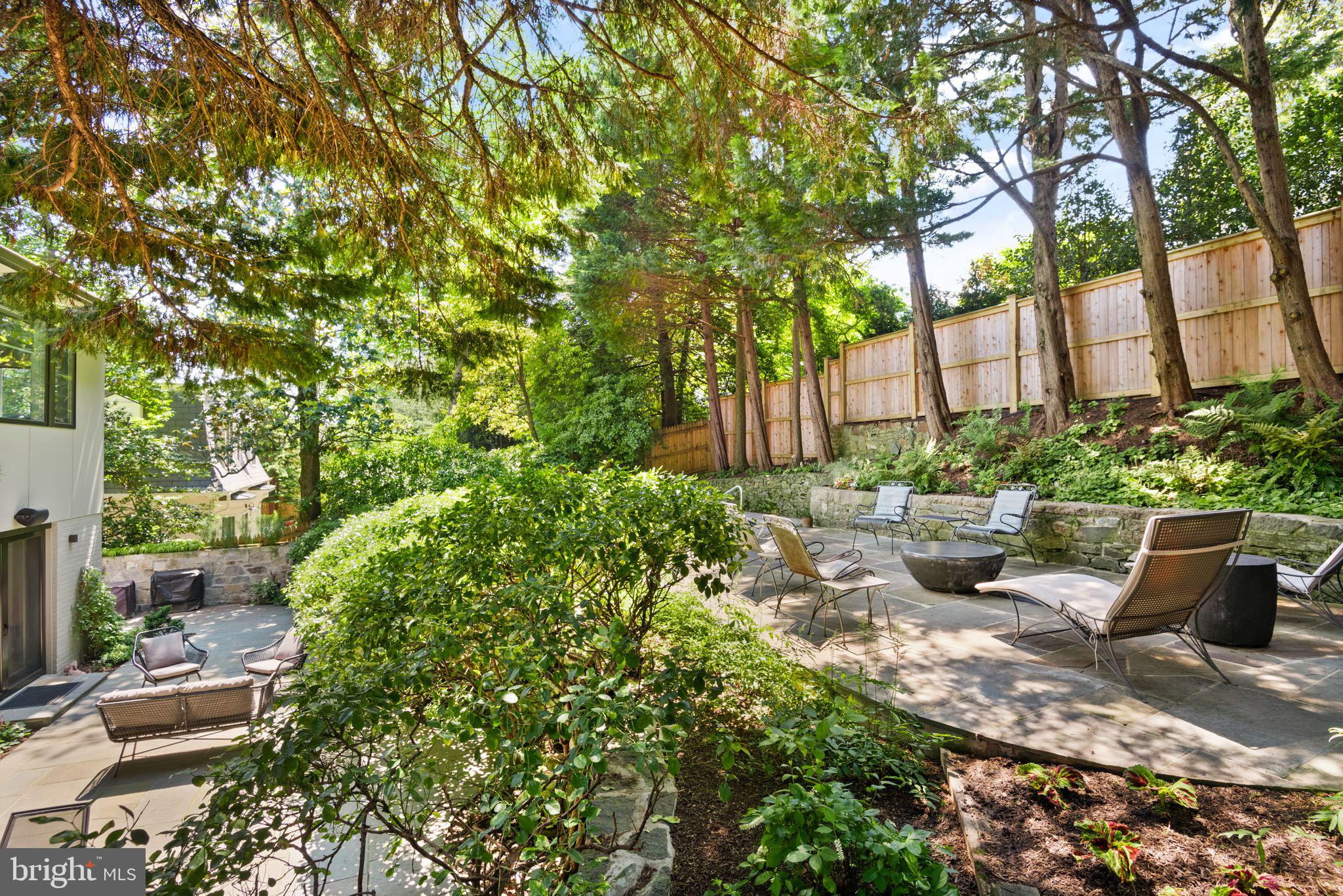 WOODLEY PARK - Residential