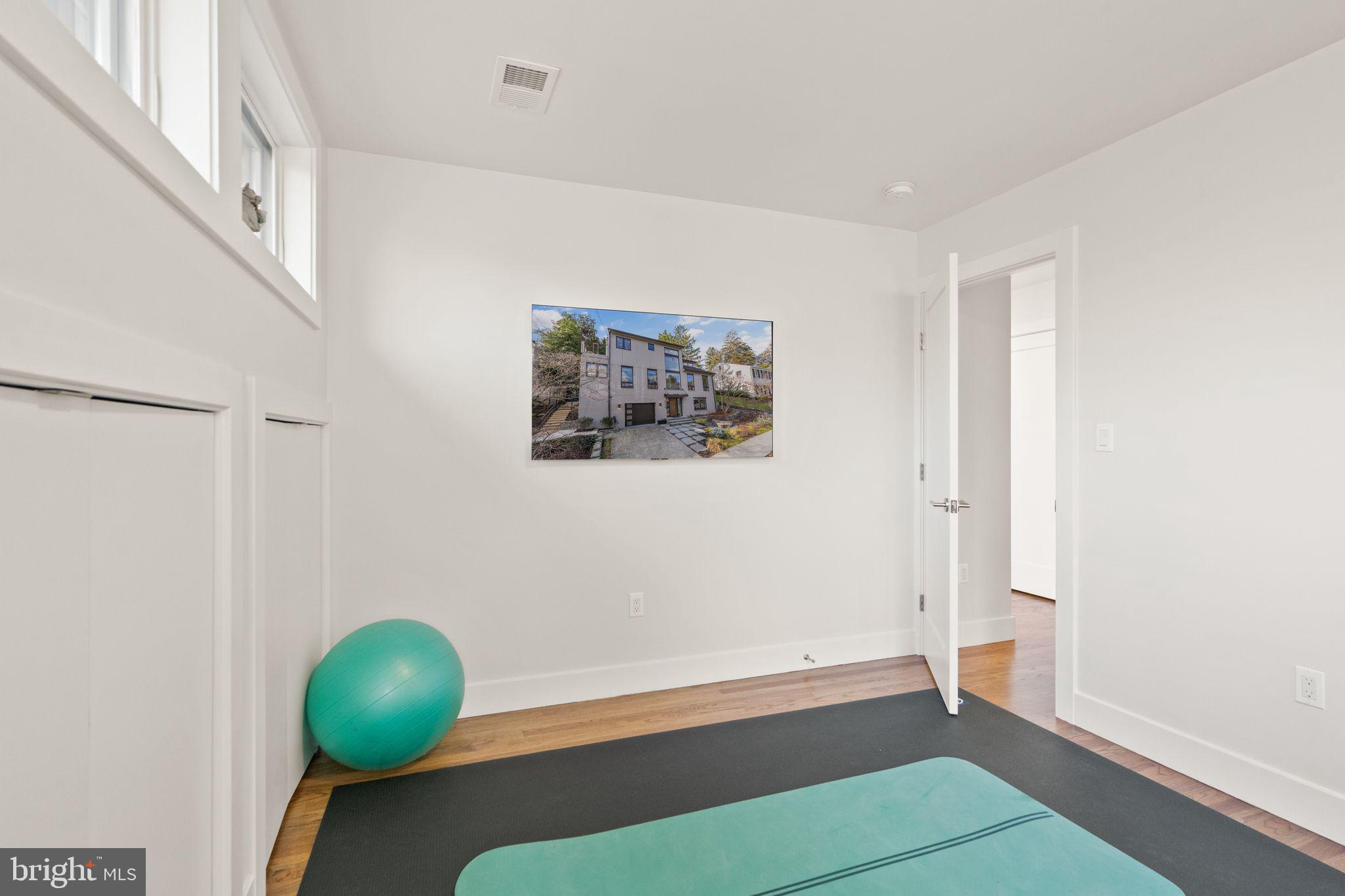 WOODLEY PARK - Residential