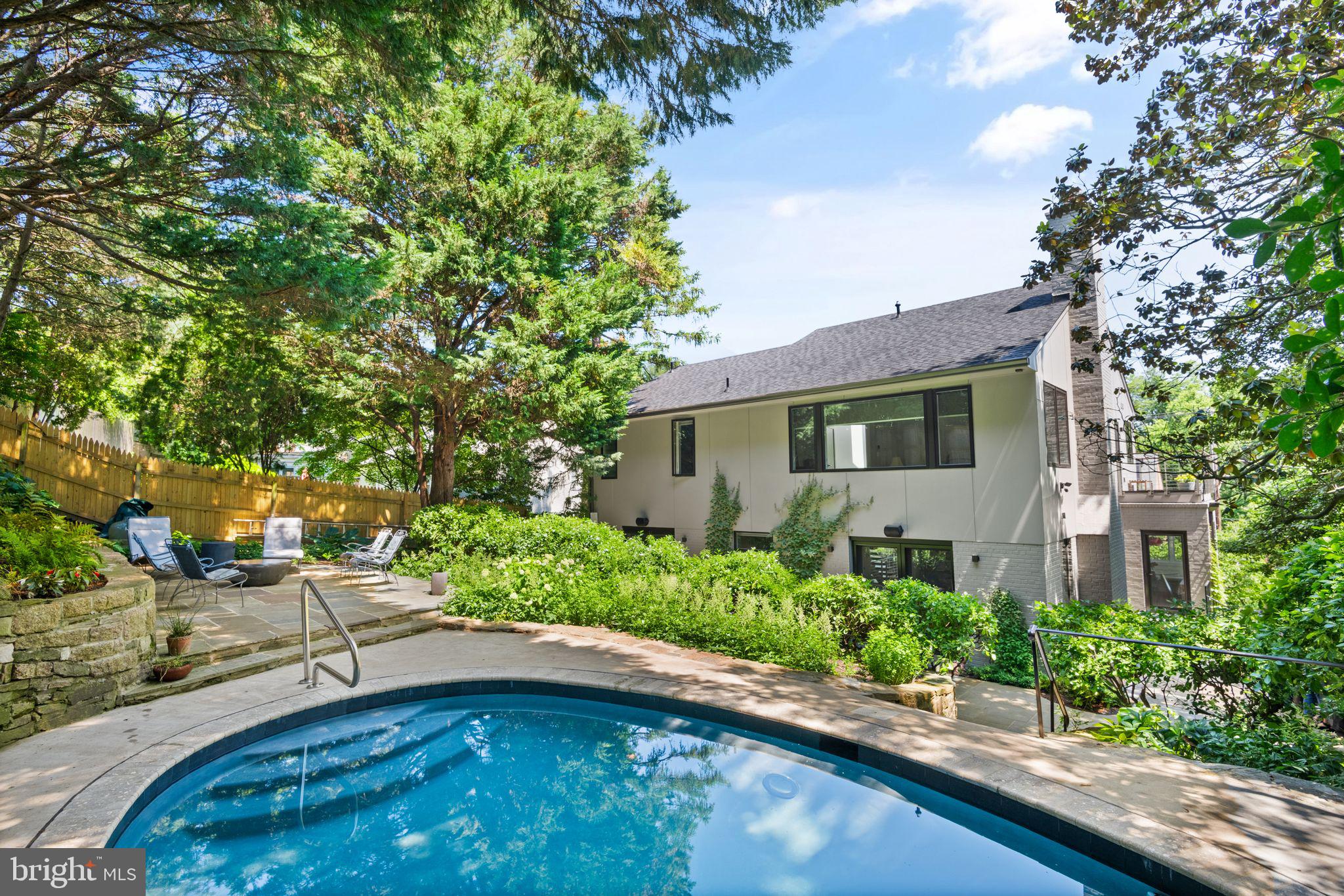 WOODLEY PARK - Residential
