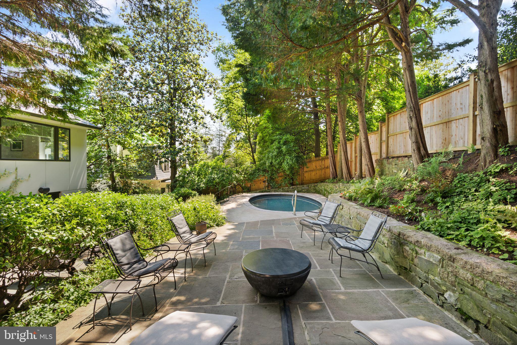WOODLEY PARK - Residential