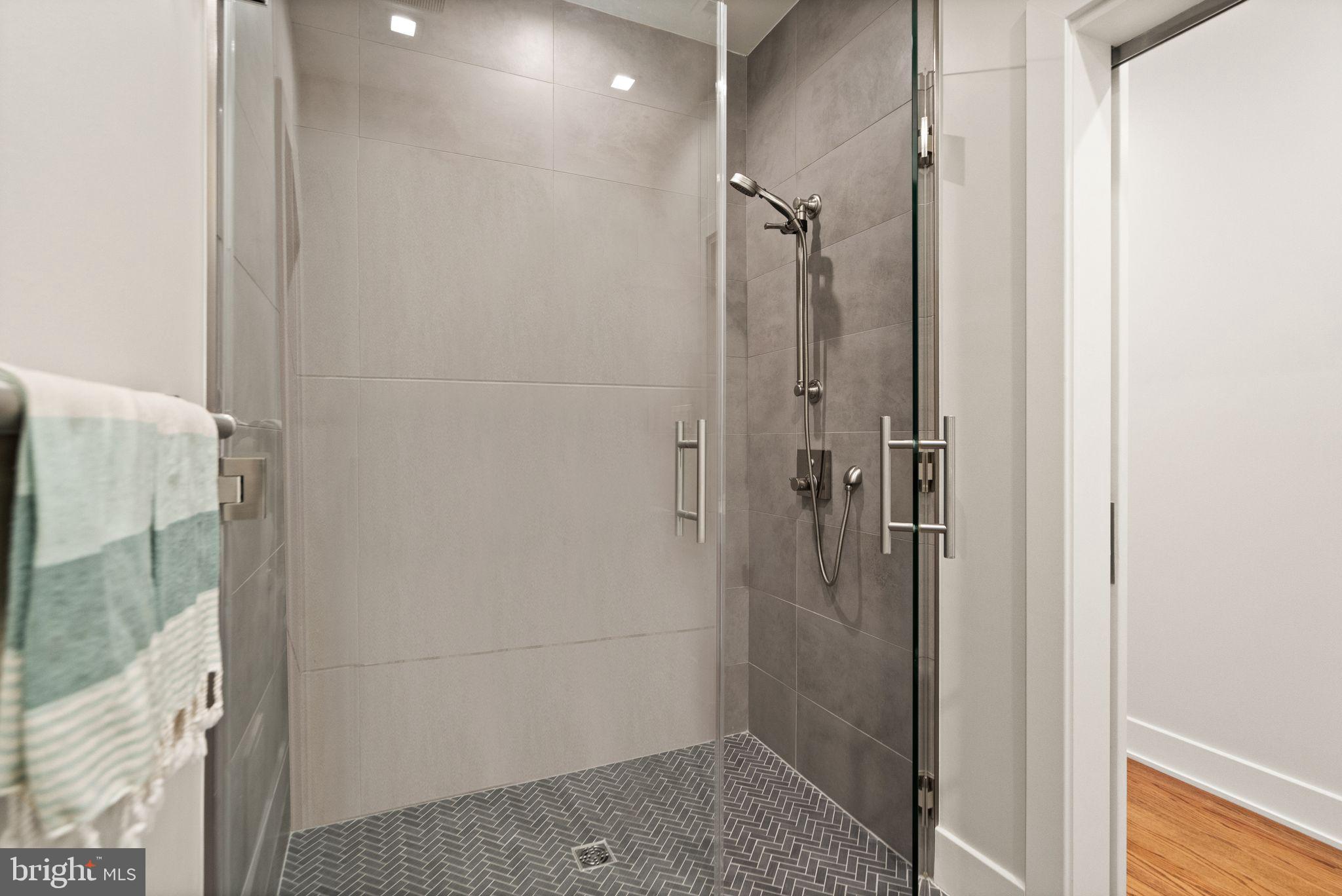 WOODLEY PARK - Residential