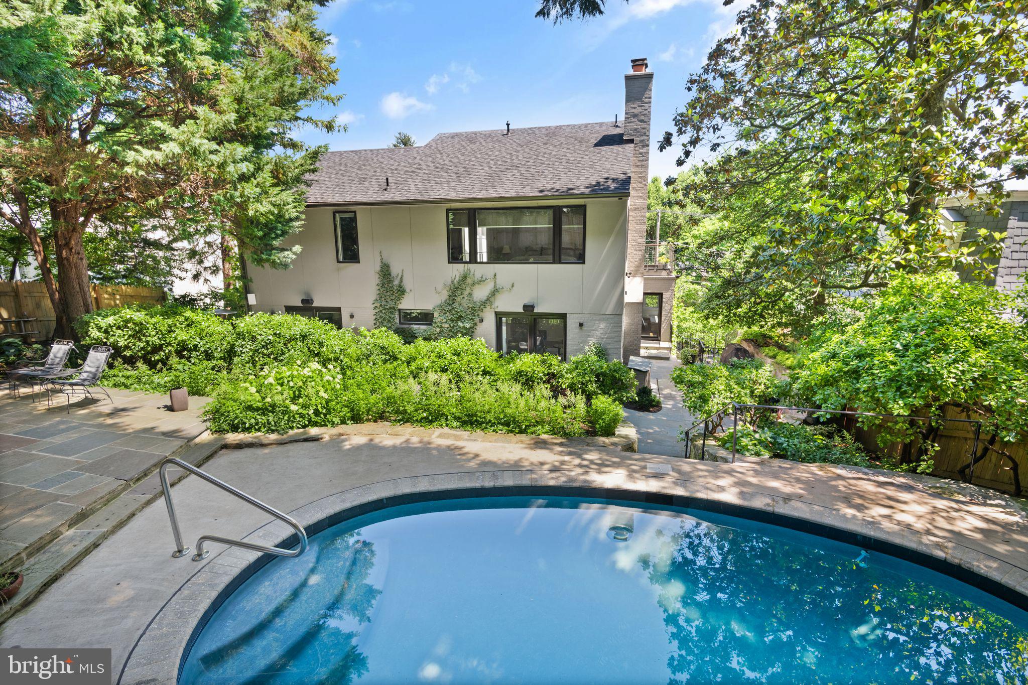 WOODLEY PARK - Residential
