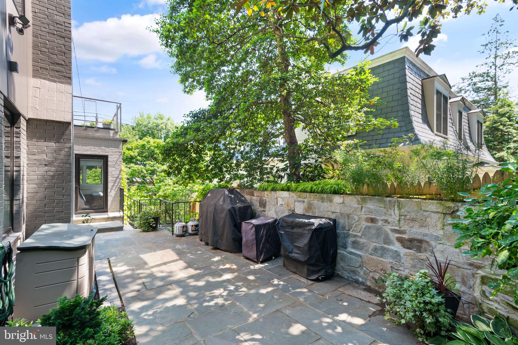 WOODLEY PARK - Residential