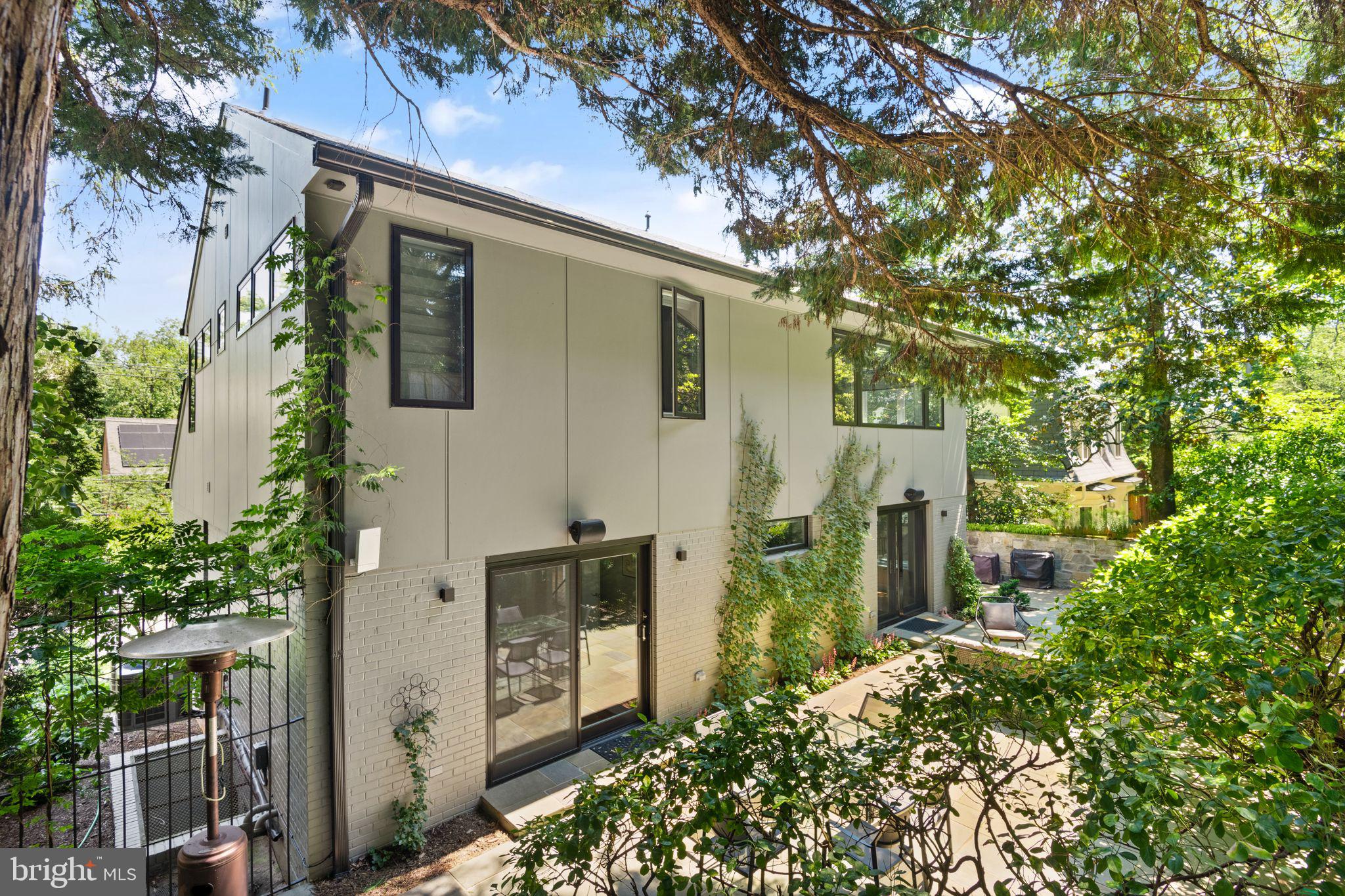 WOODLEY PARK - Residential