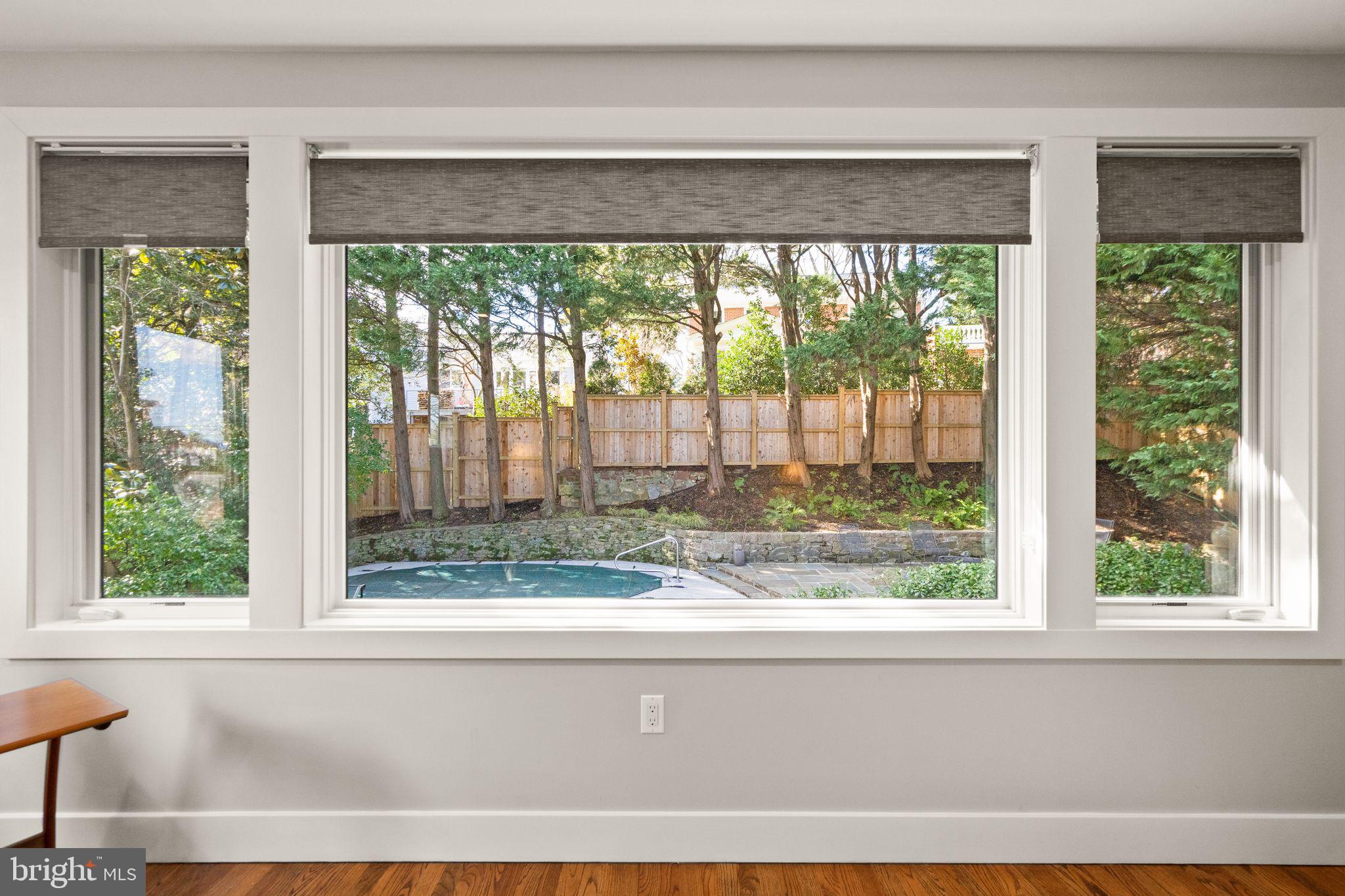 WOODLEY PARK - Residential