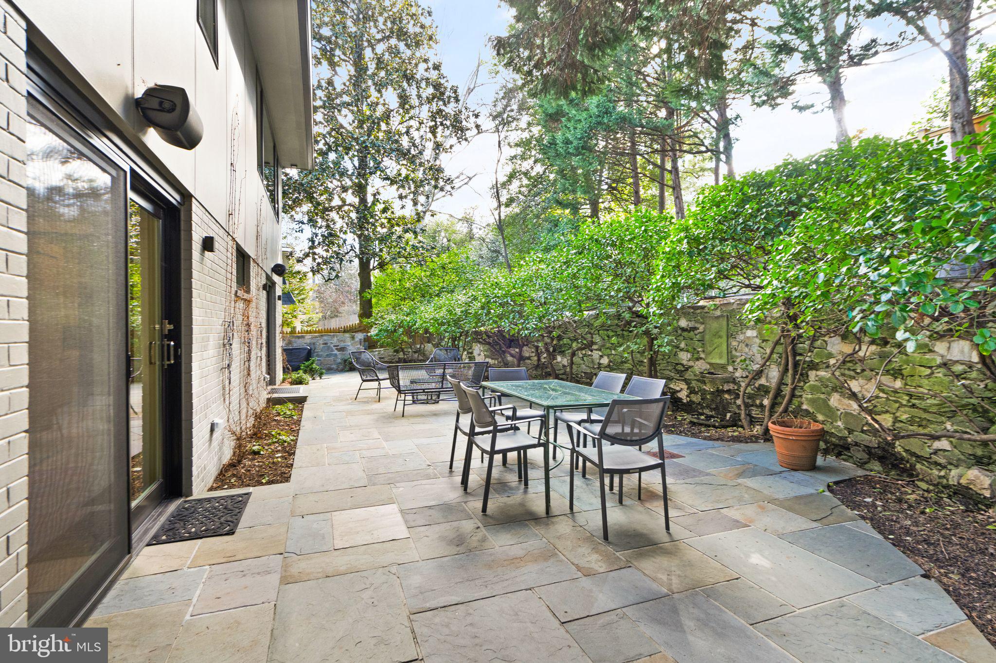 WOODLEY PARK - Residential