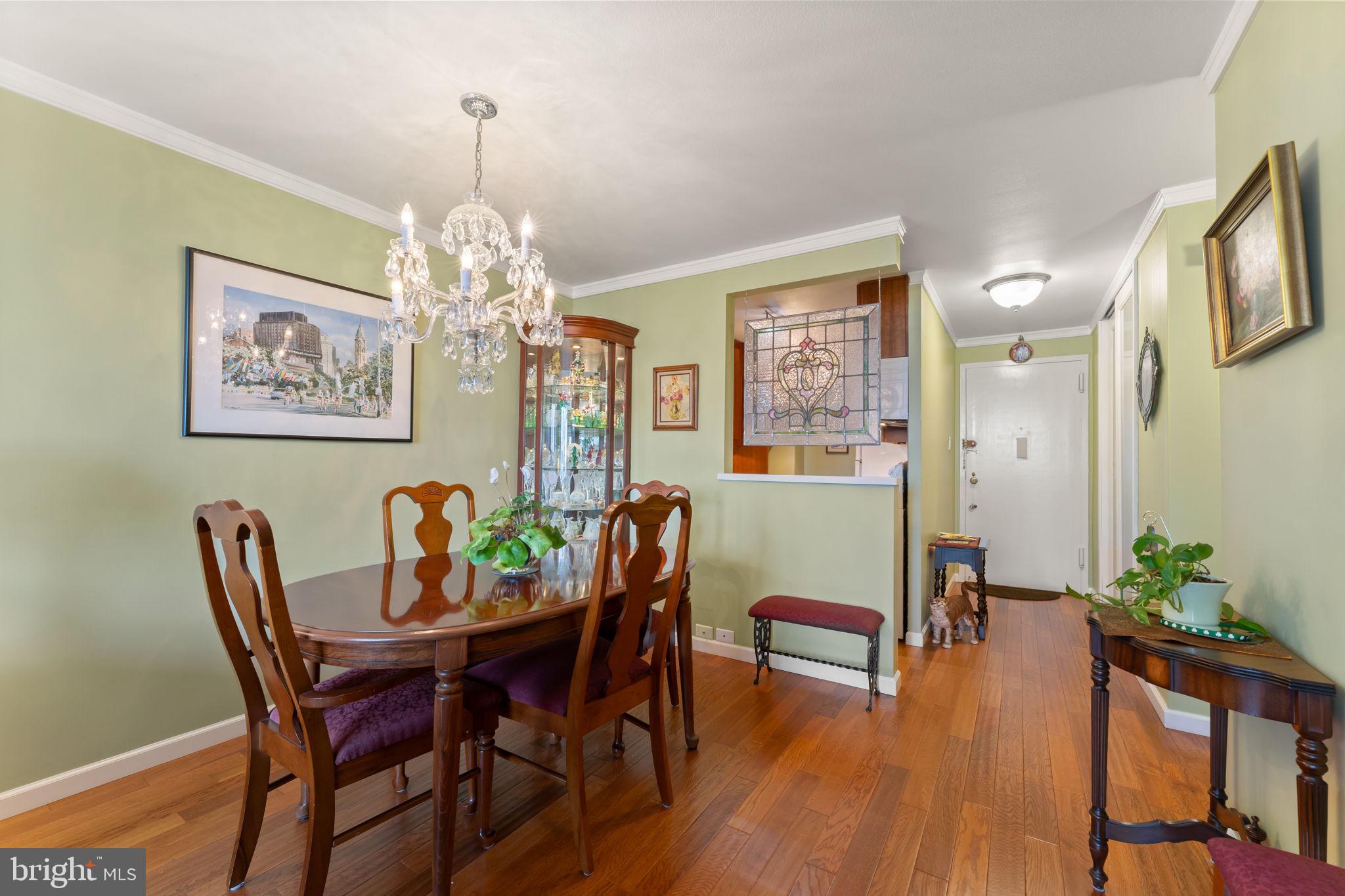 LOGAN SQUARE - Residential