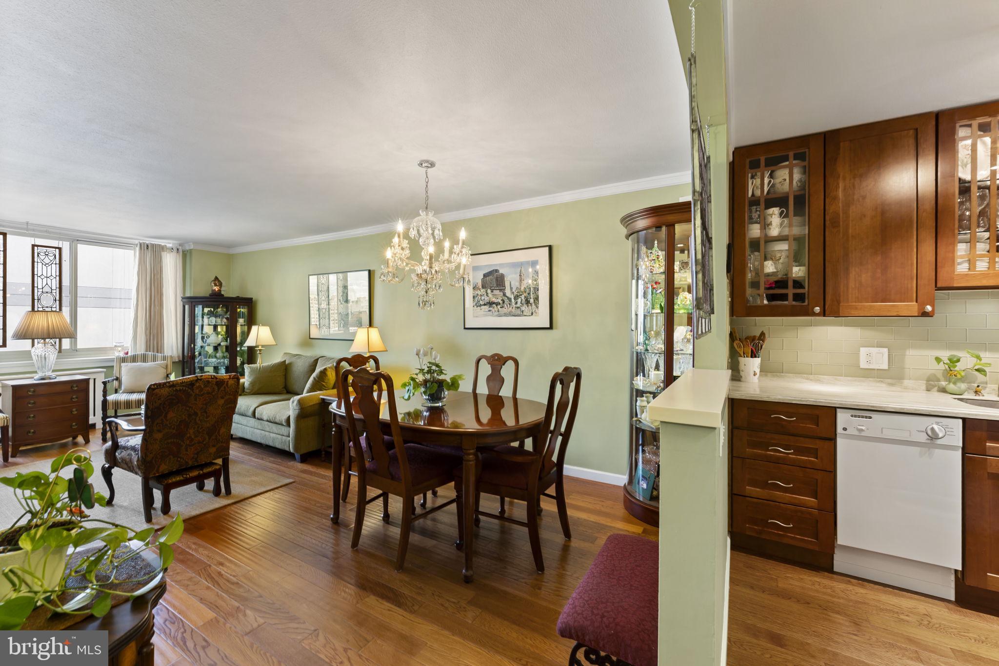 LOGAN SQUARE - Residential