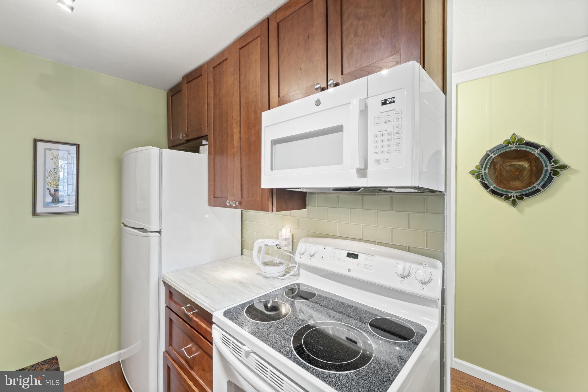 LOGAN SQUARE - Residential