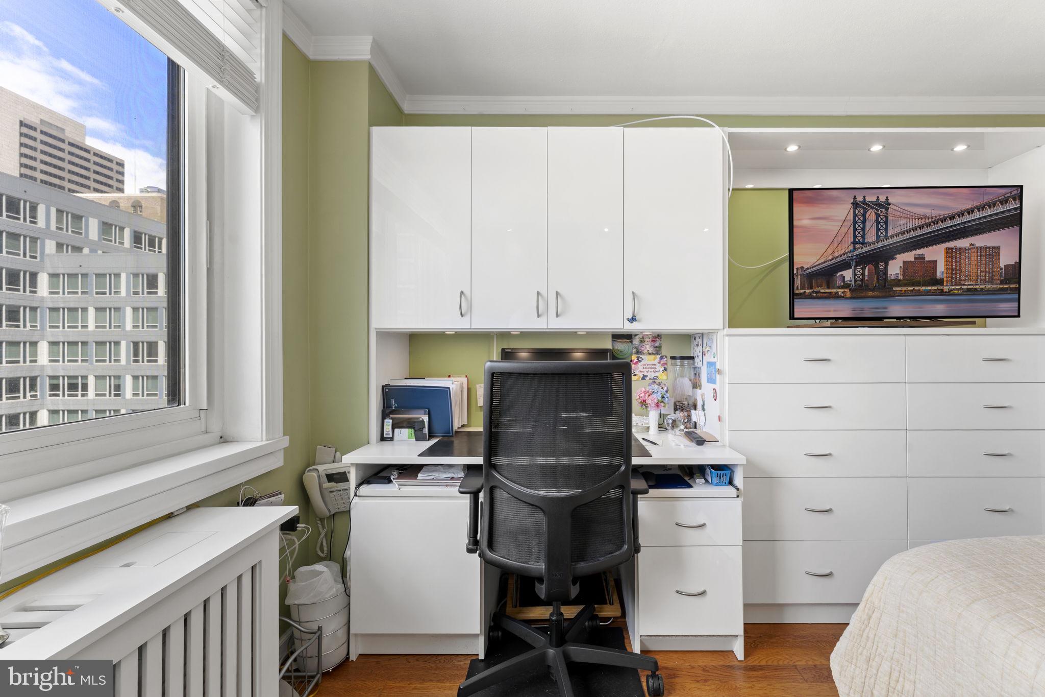 LOGAN SQUARE - Residential