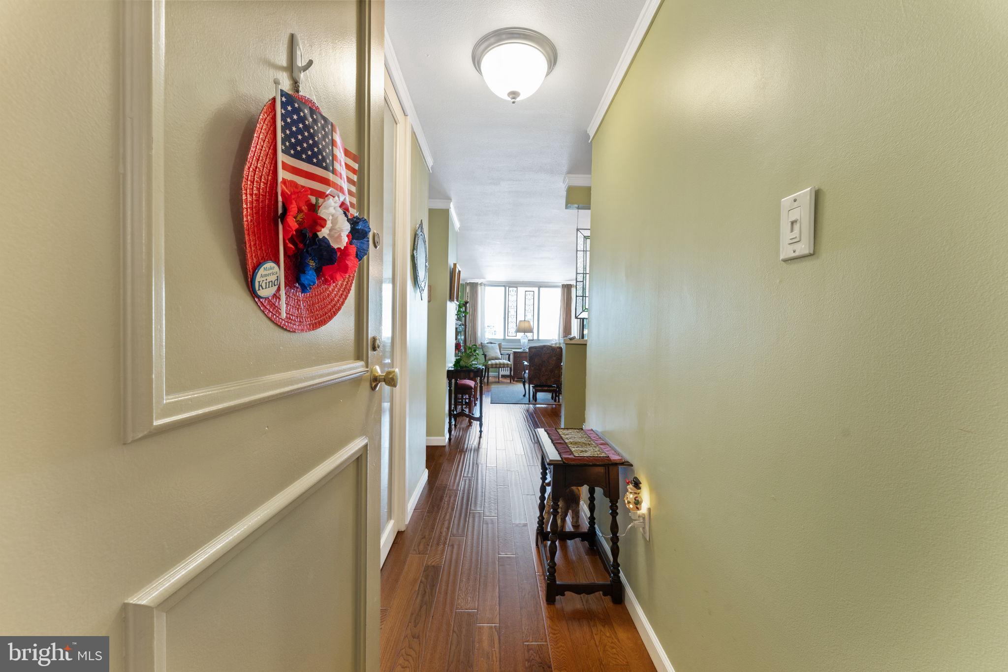 LOGAN SQUARE - Residential