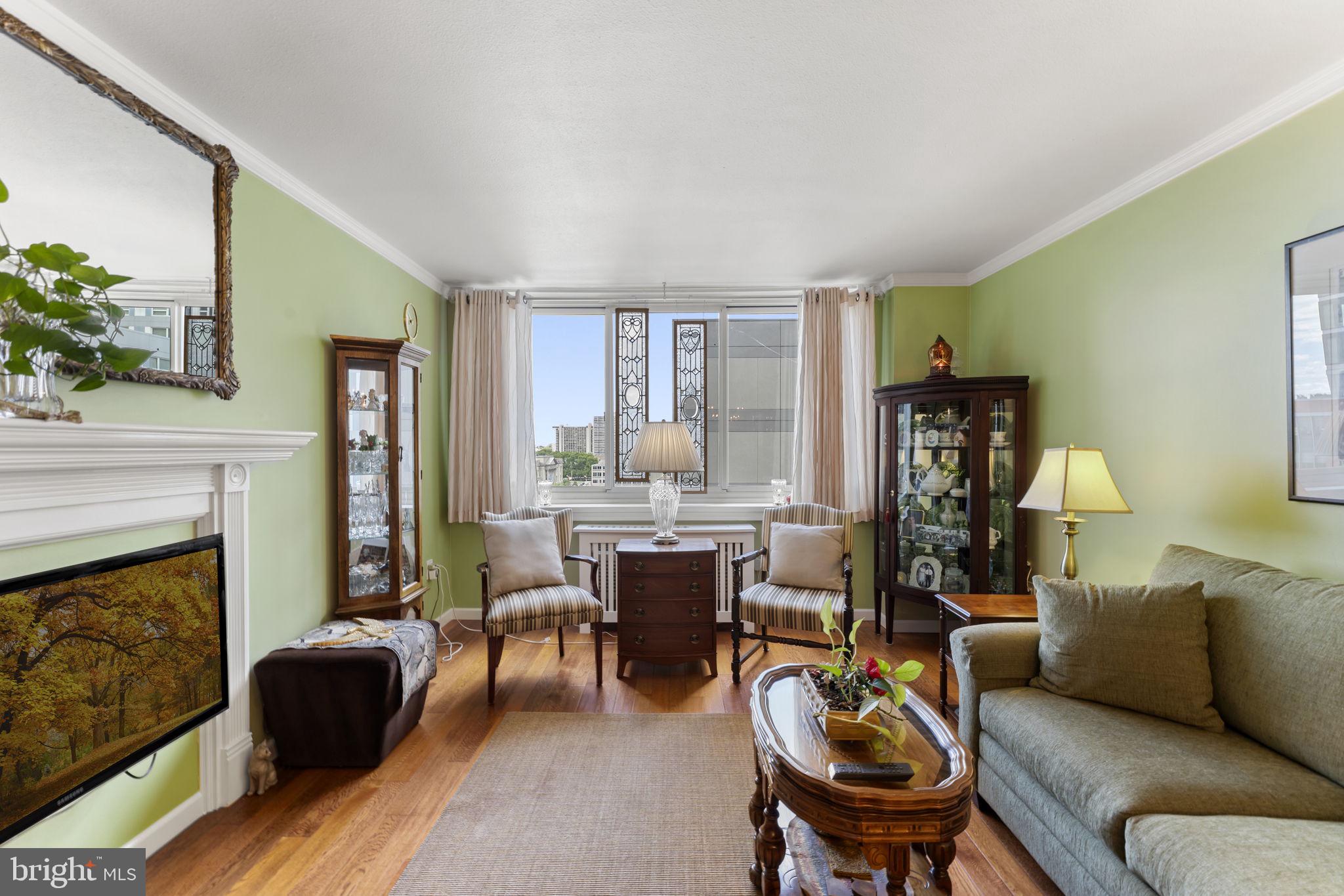 LOGAN SQUARE - Residential