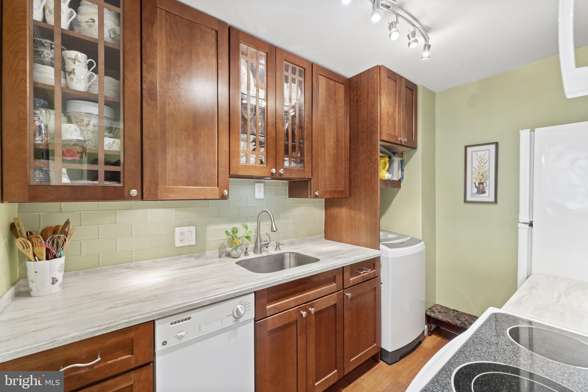 LOGAN SQUARE - Residential