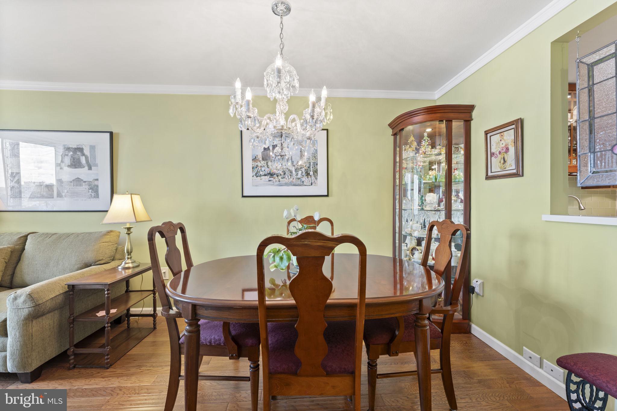 LOGAN SQUARE - Residential