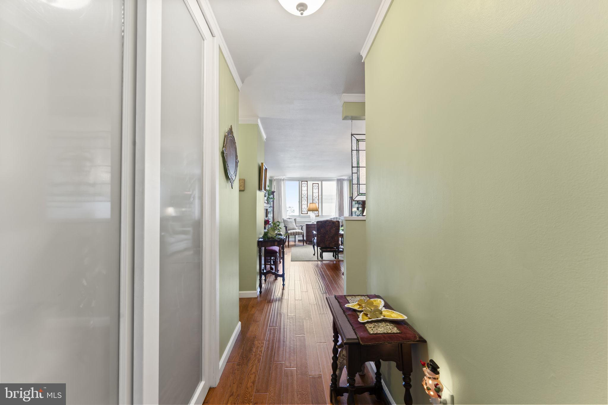 LOGAN SQUARE - Residential